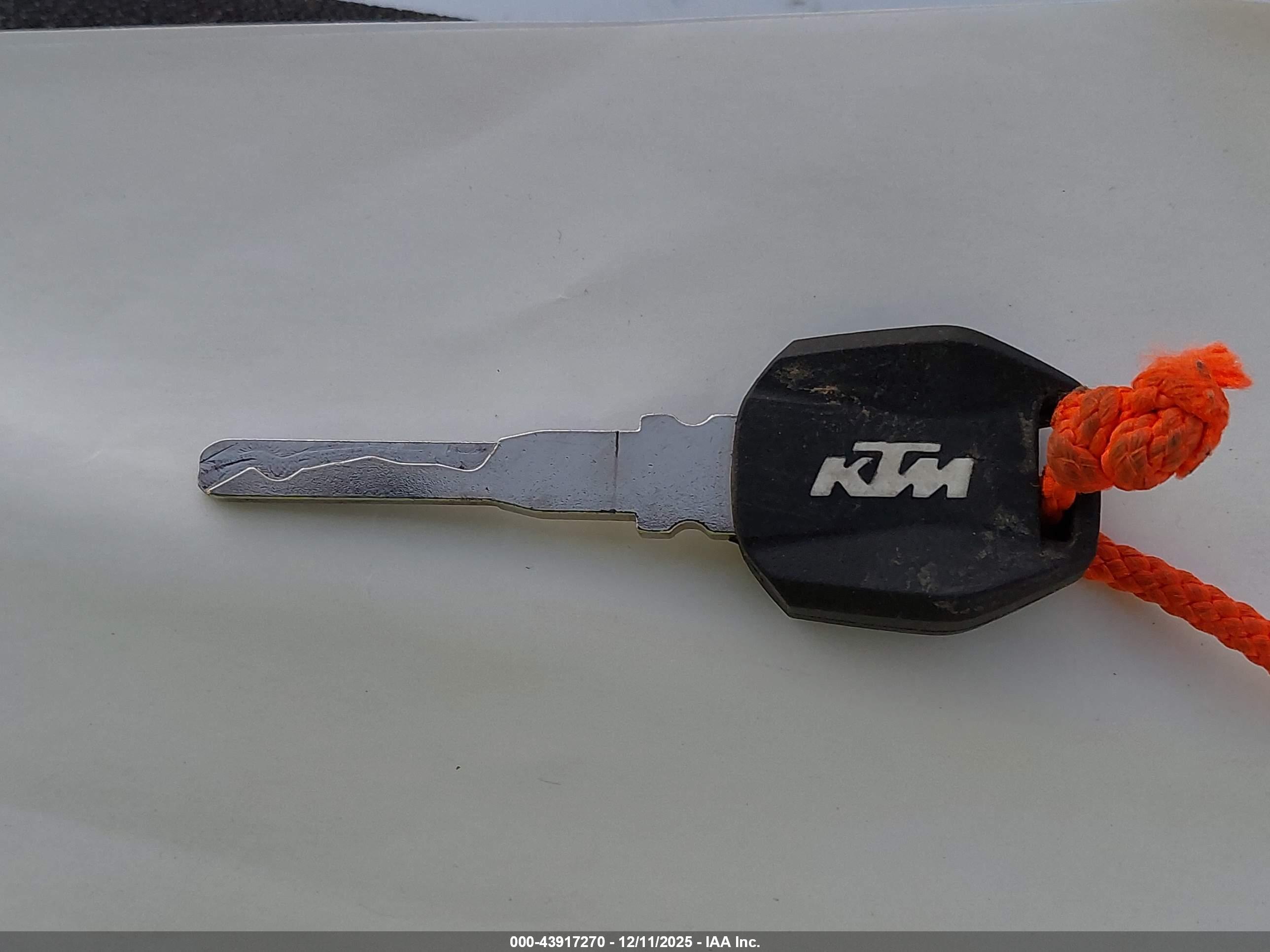 KTM 890 image 11