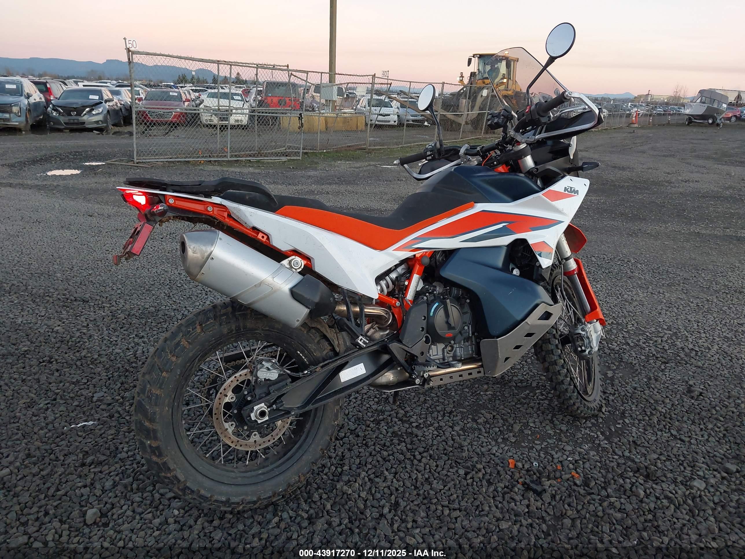 KTM 890 image 4