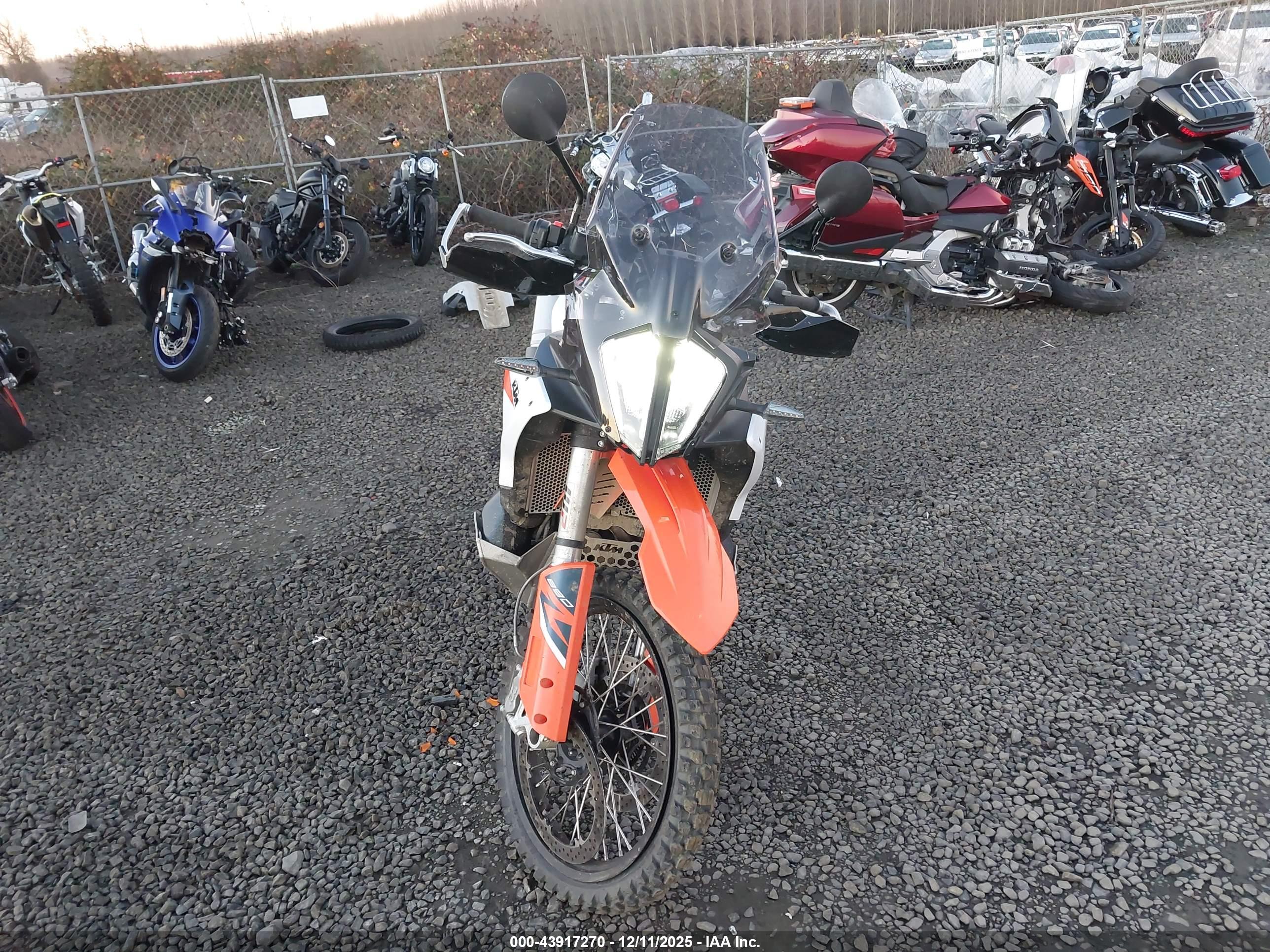 KTM 890 image 5