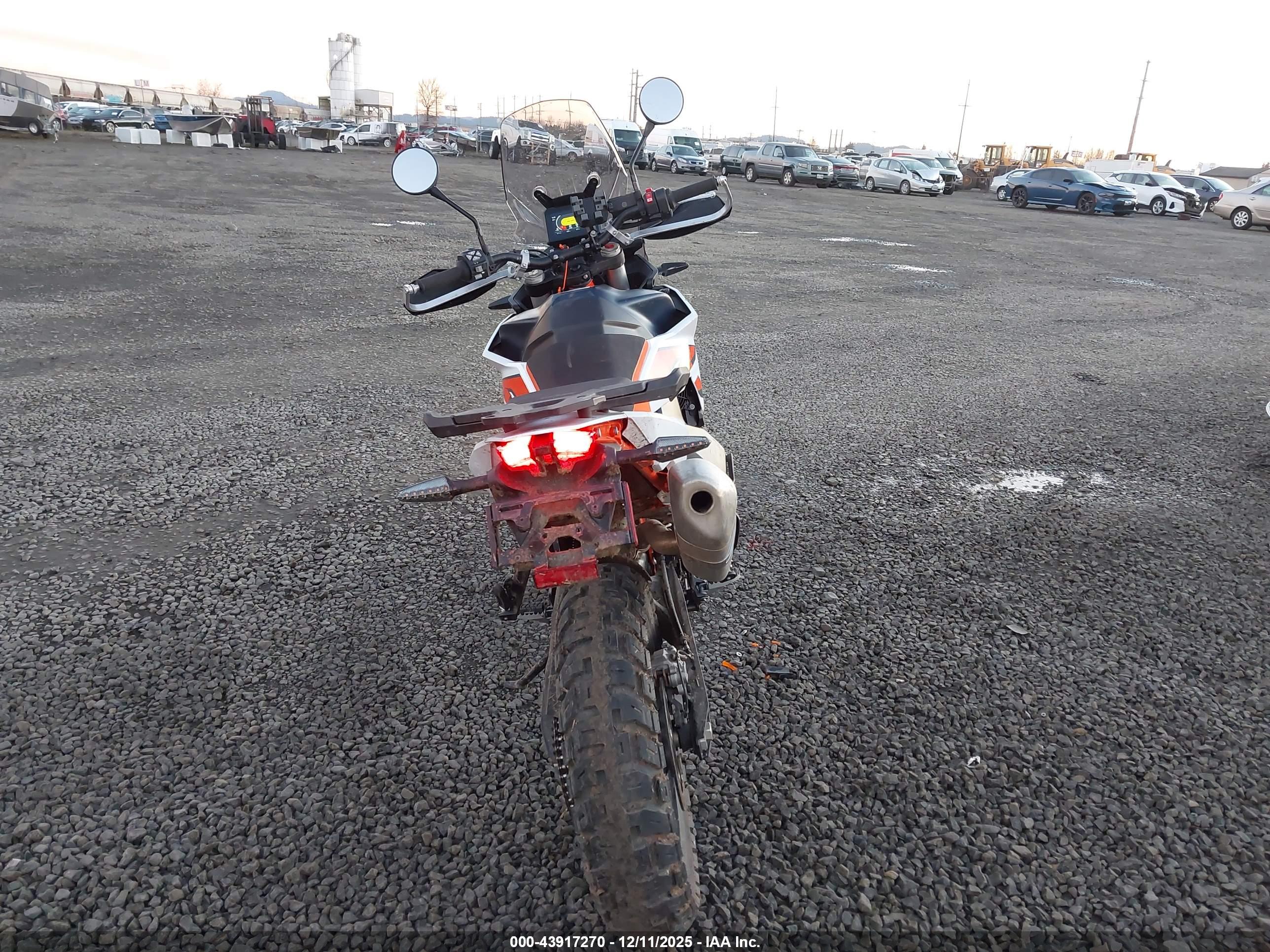 KTM 890 image 6