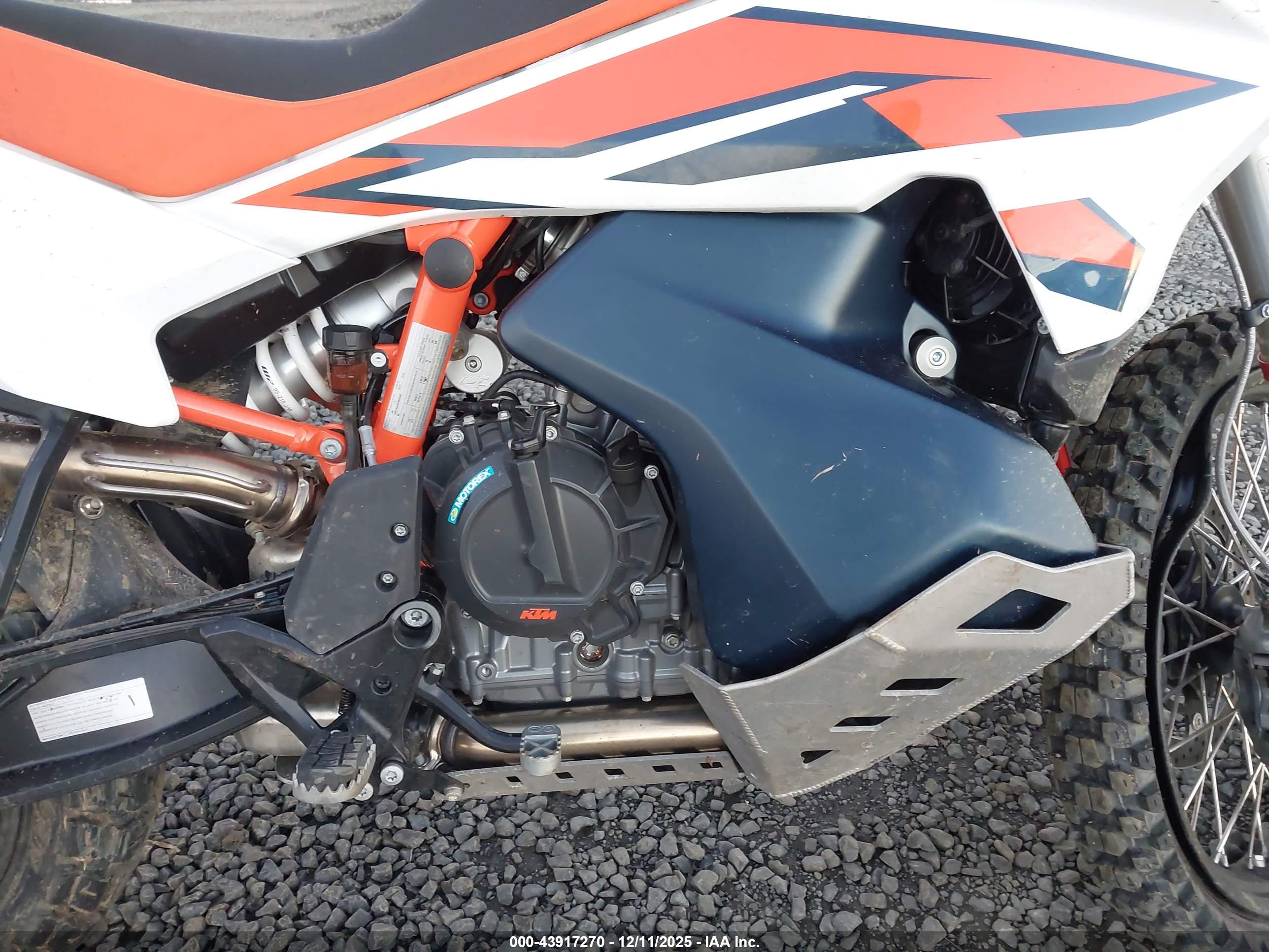 KTM 890 image 8