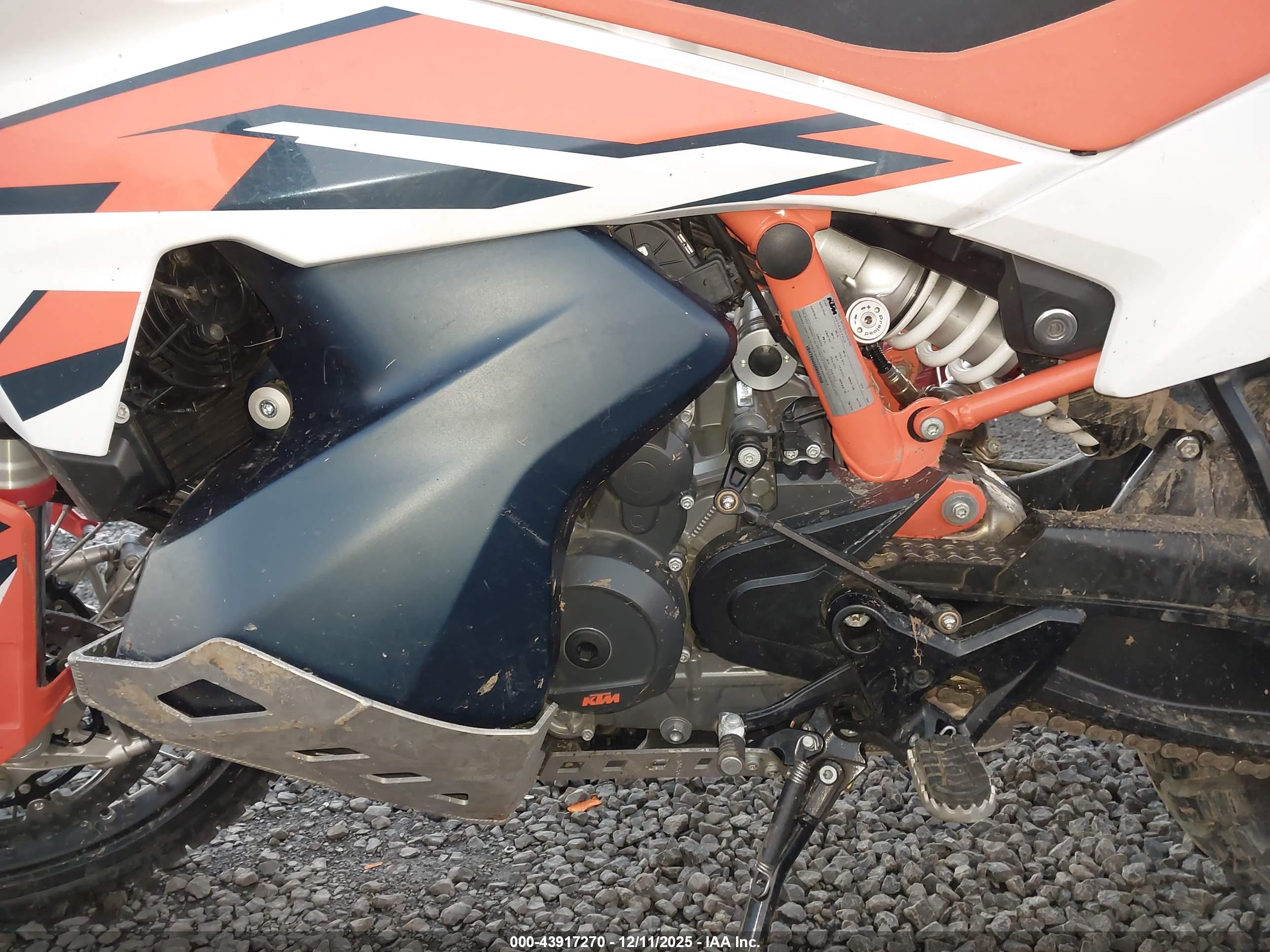 KTM 890 image 9