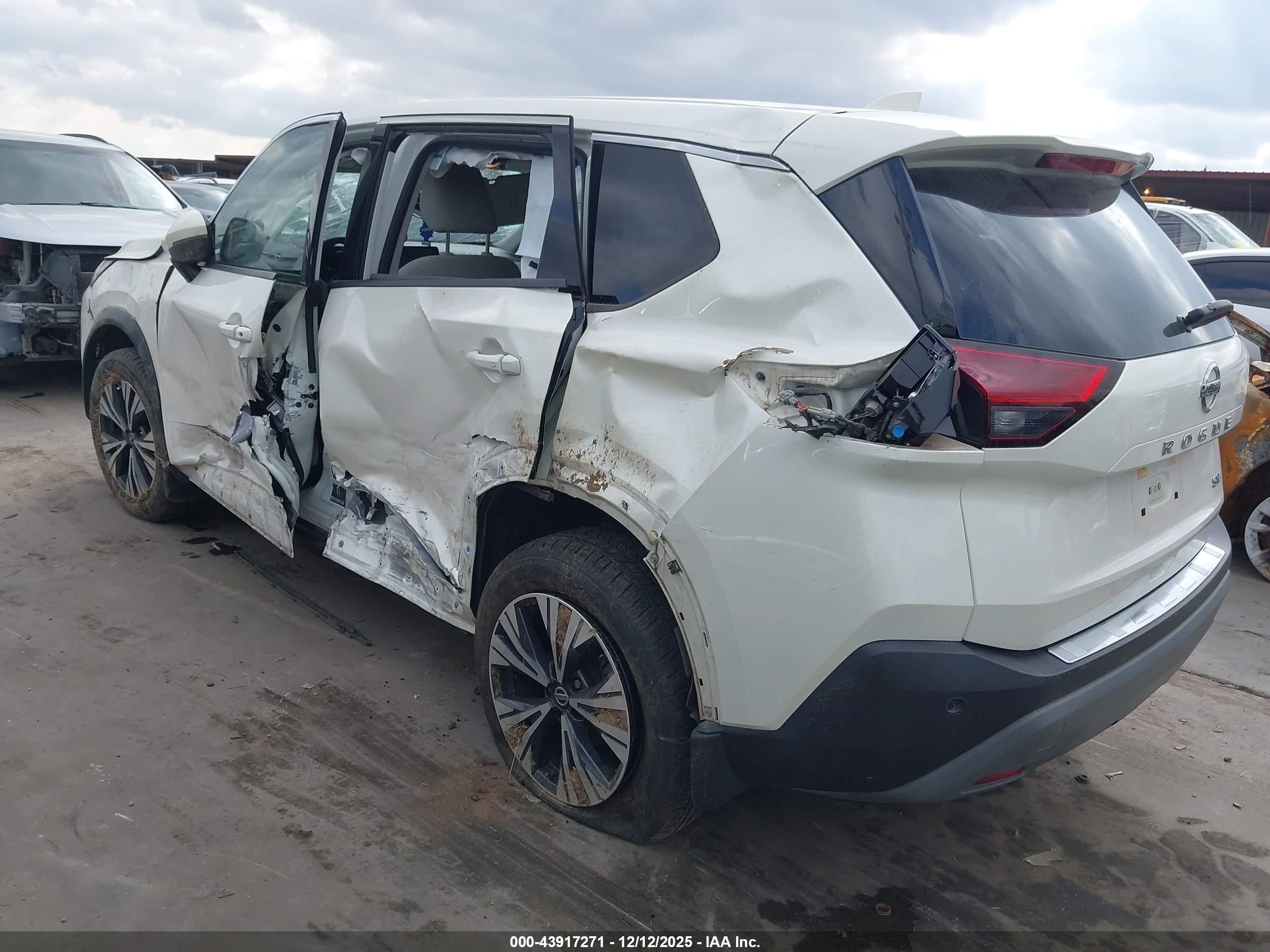 NISSAN ROGUE image 3