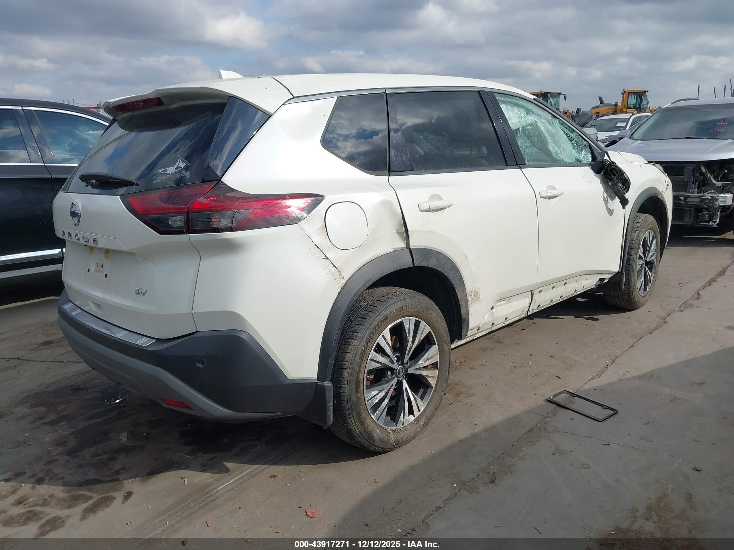 NISSAN ROGUE image 4