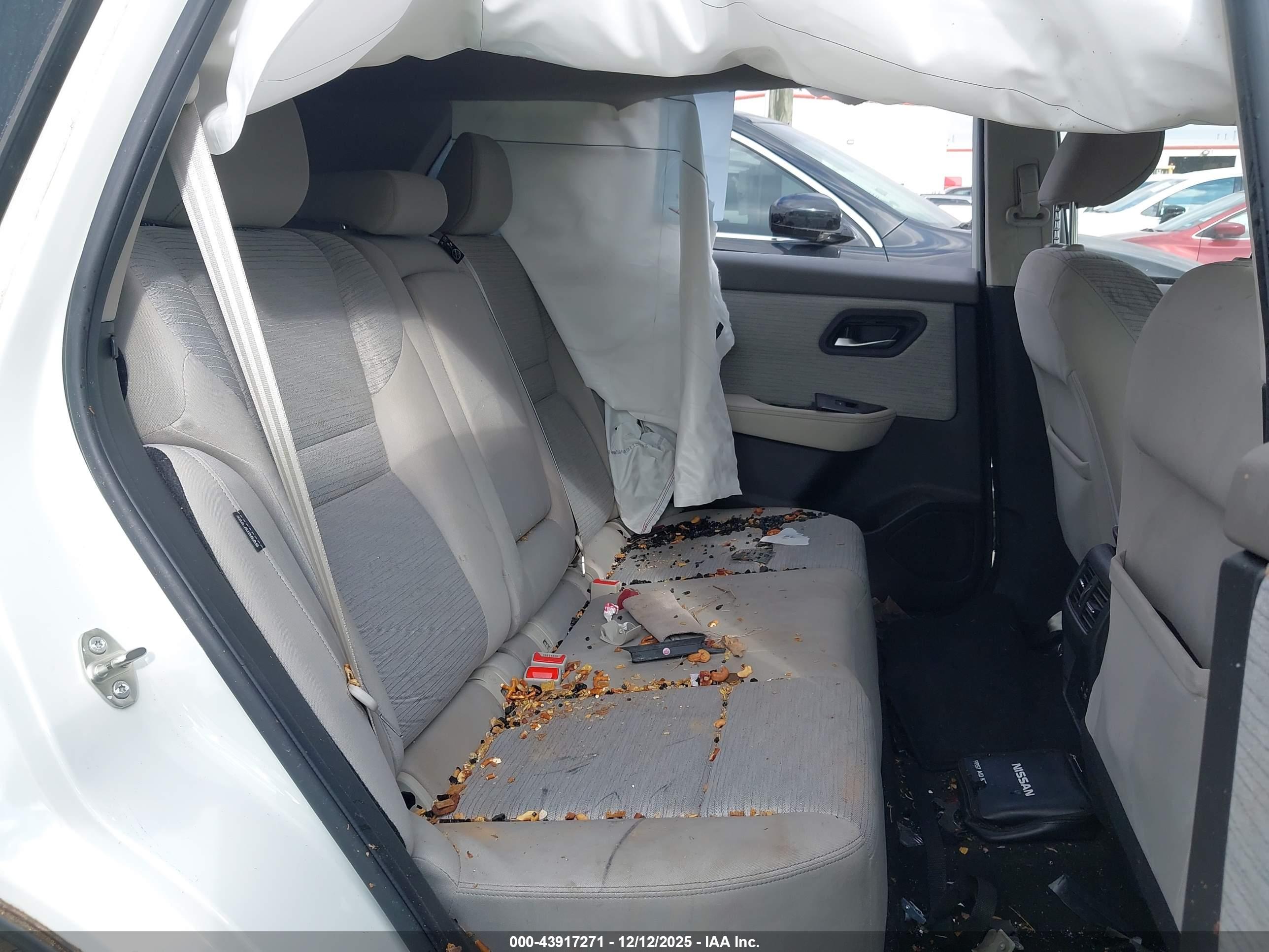 NISSAN ROGUE image 8