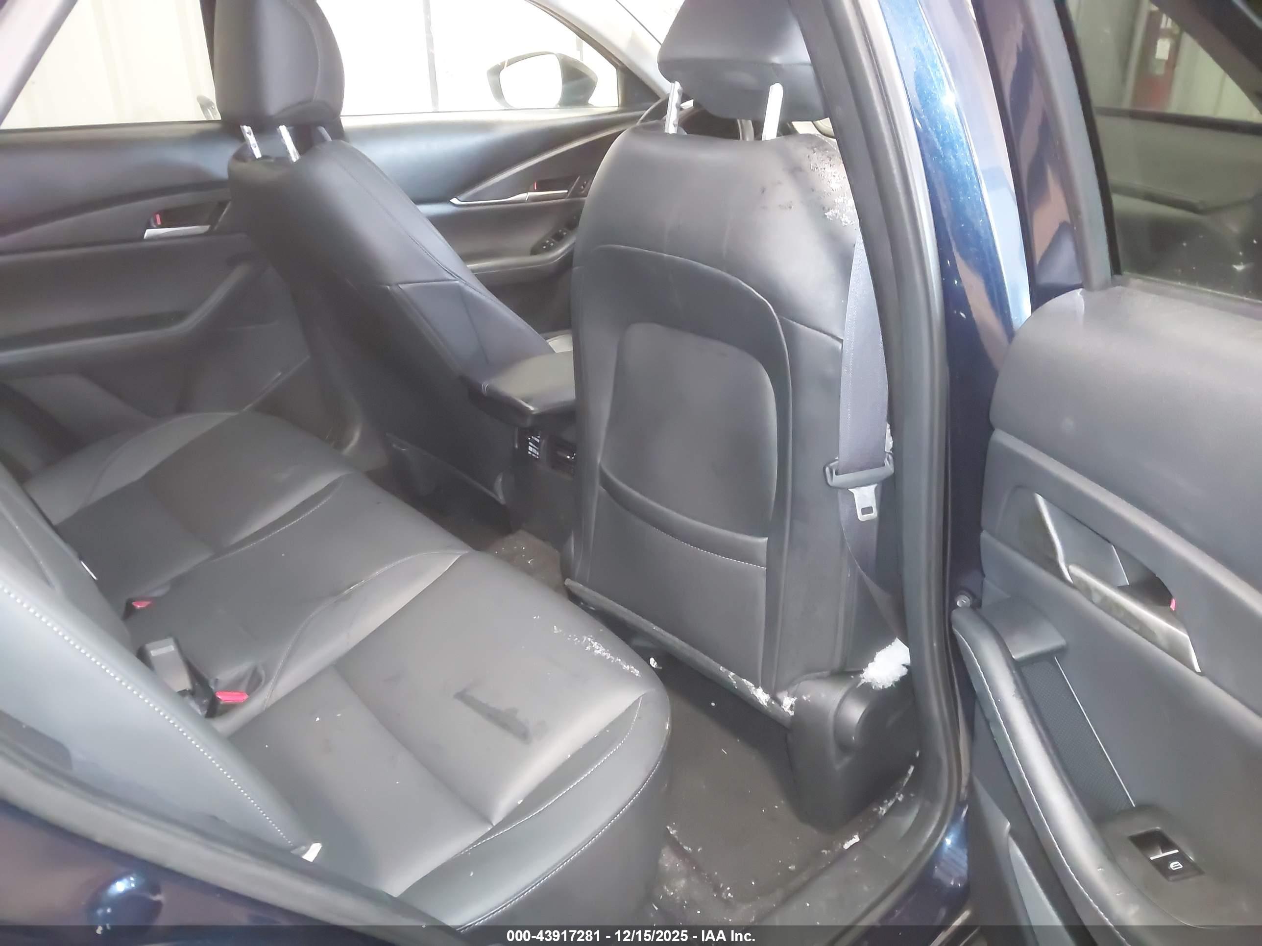 MAZDA CX-30 image 8