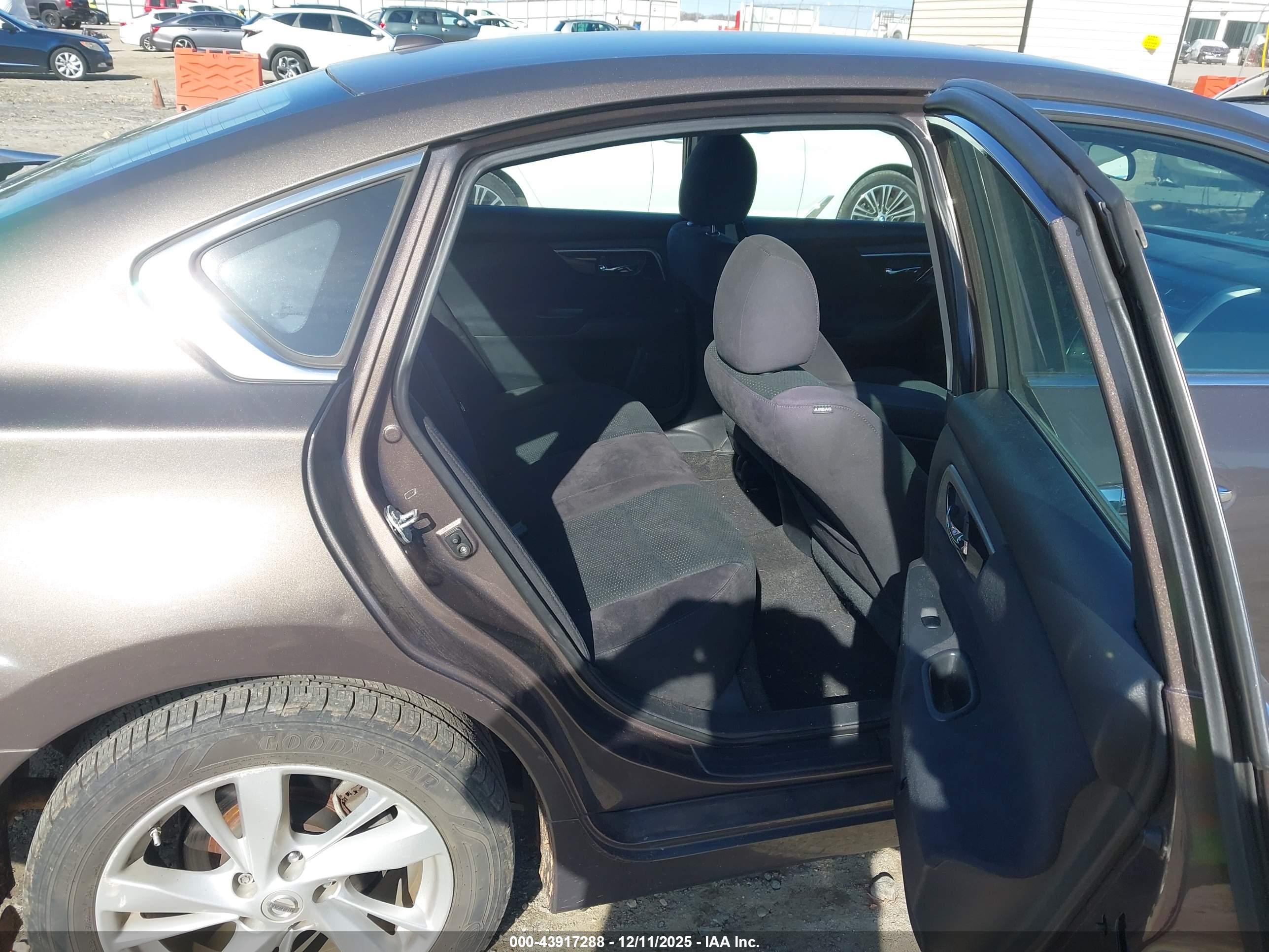 NISSAN ALTIMA image 8