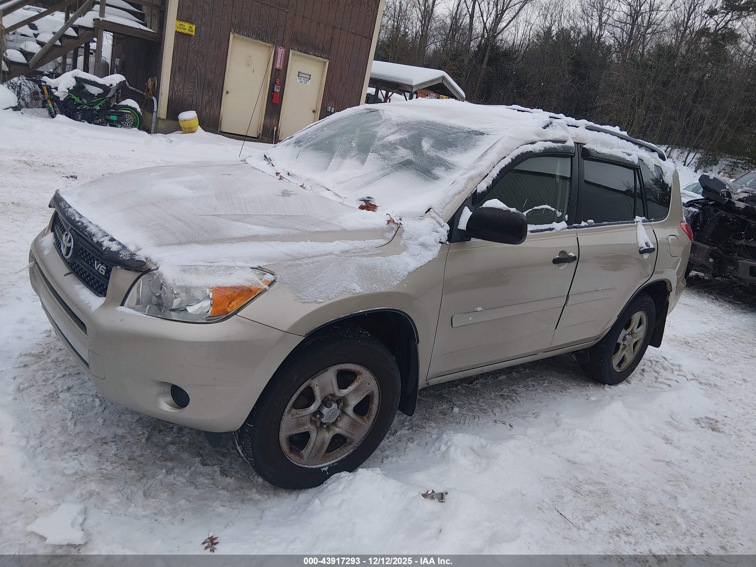 TOYOTA RAV4 image 2