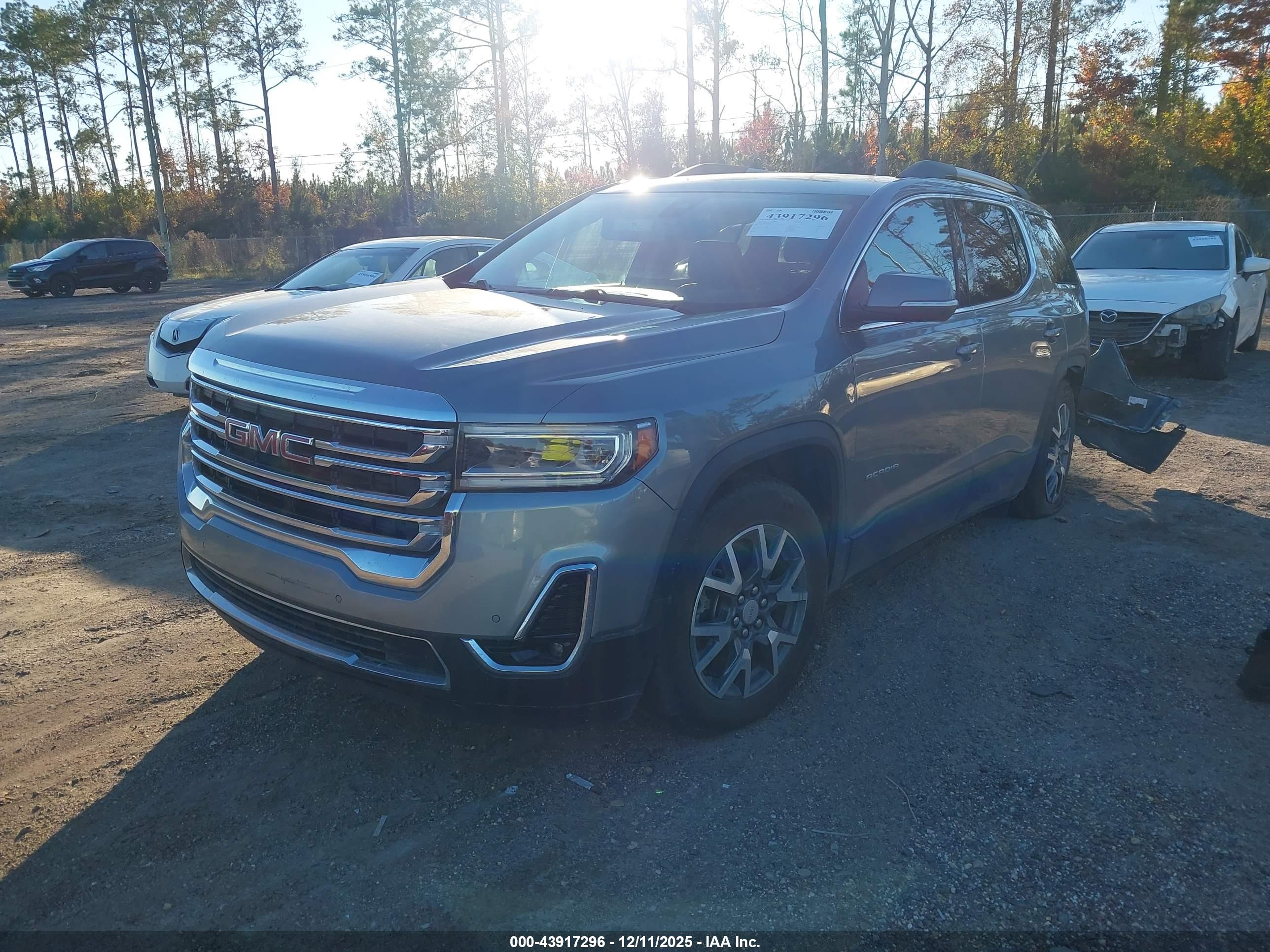 GMC ACADIA image 2
