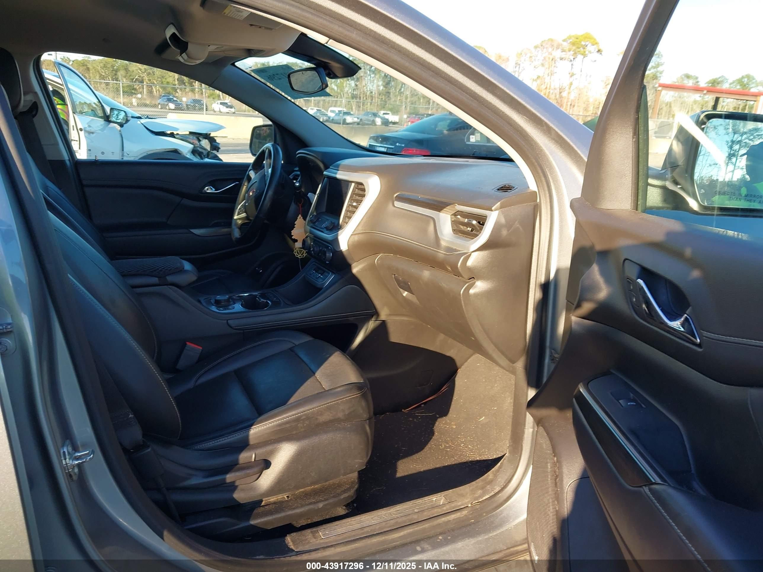 GMC ACADIA image 5