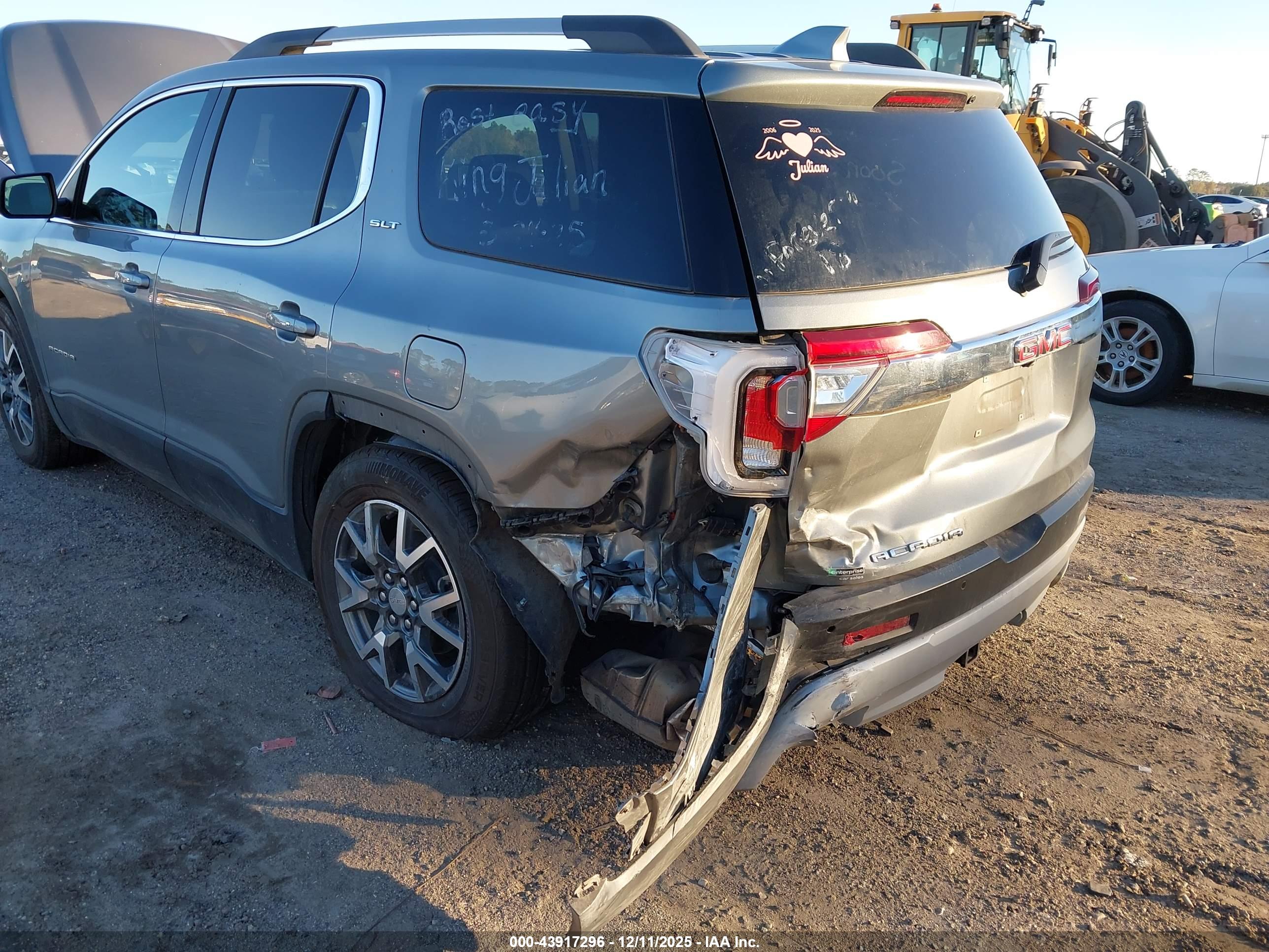 GMC ACADIA image 6