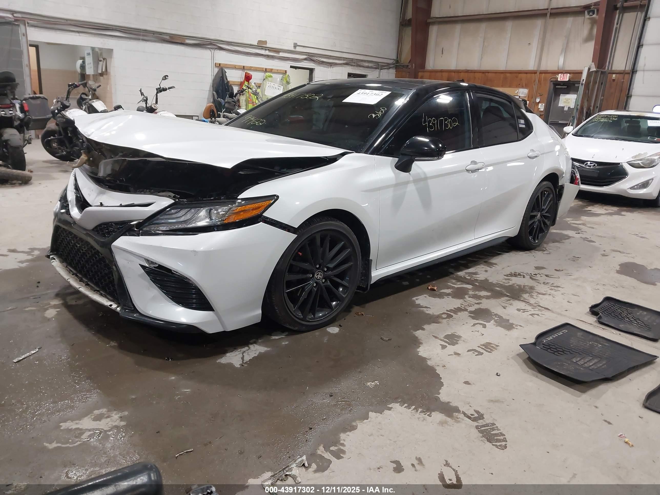 TOYOTA CAMRY image 2