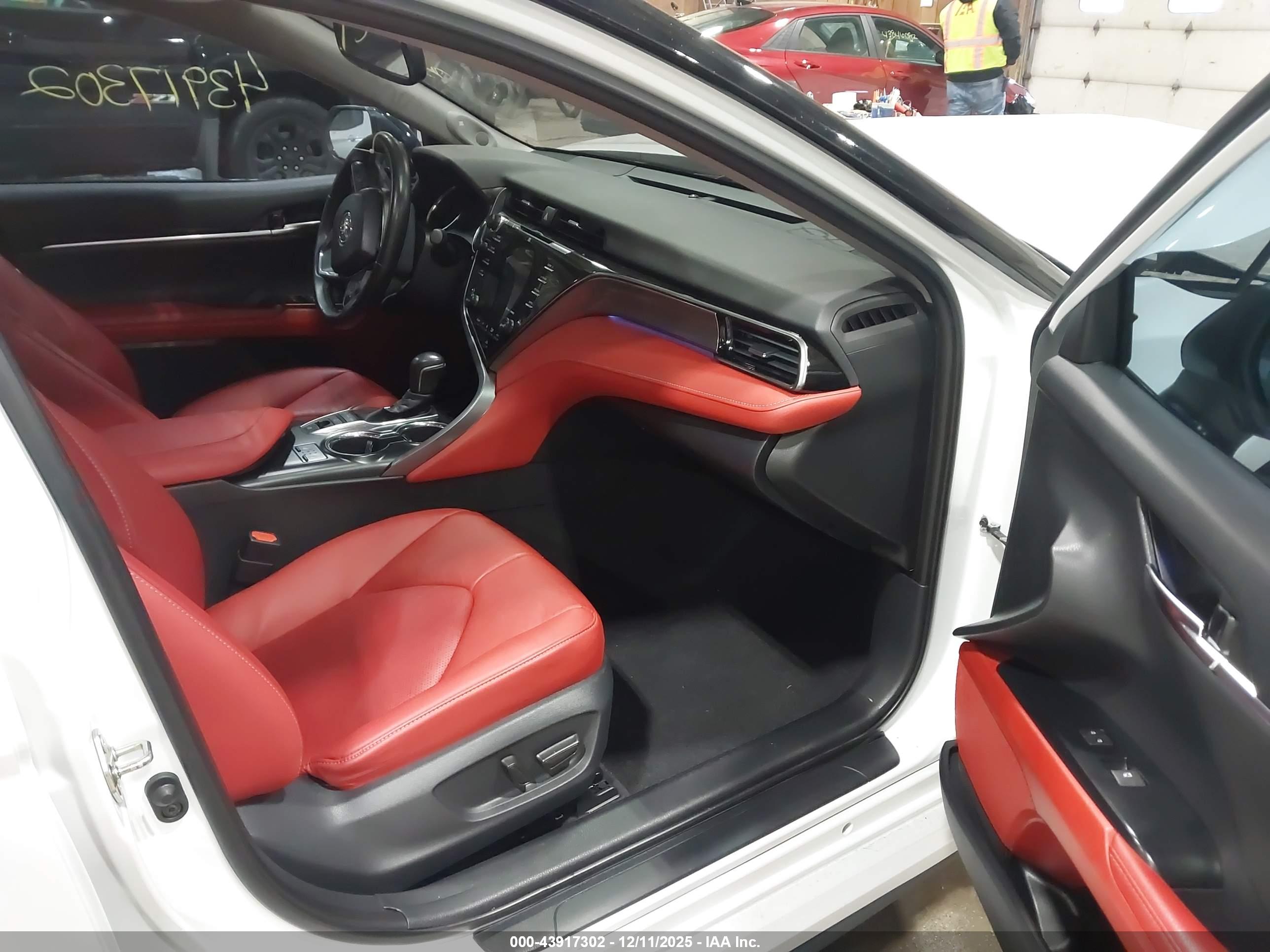 TOYOTA CAMRY image 5