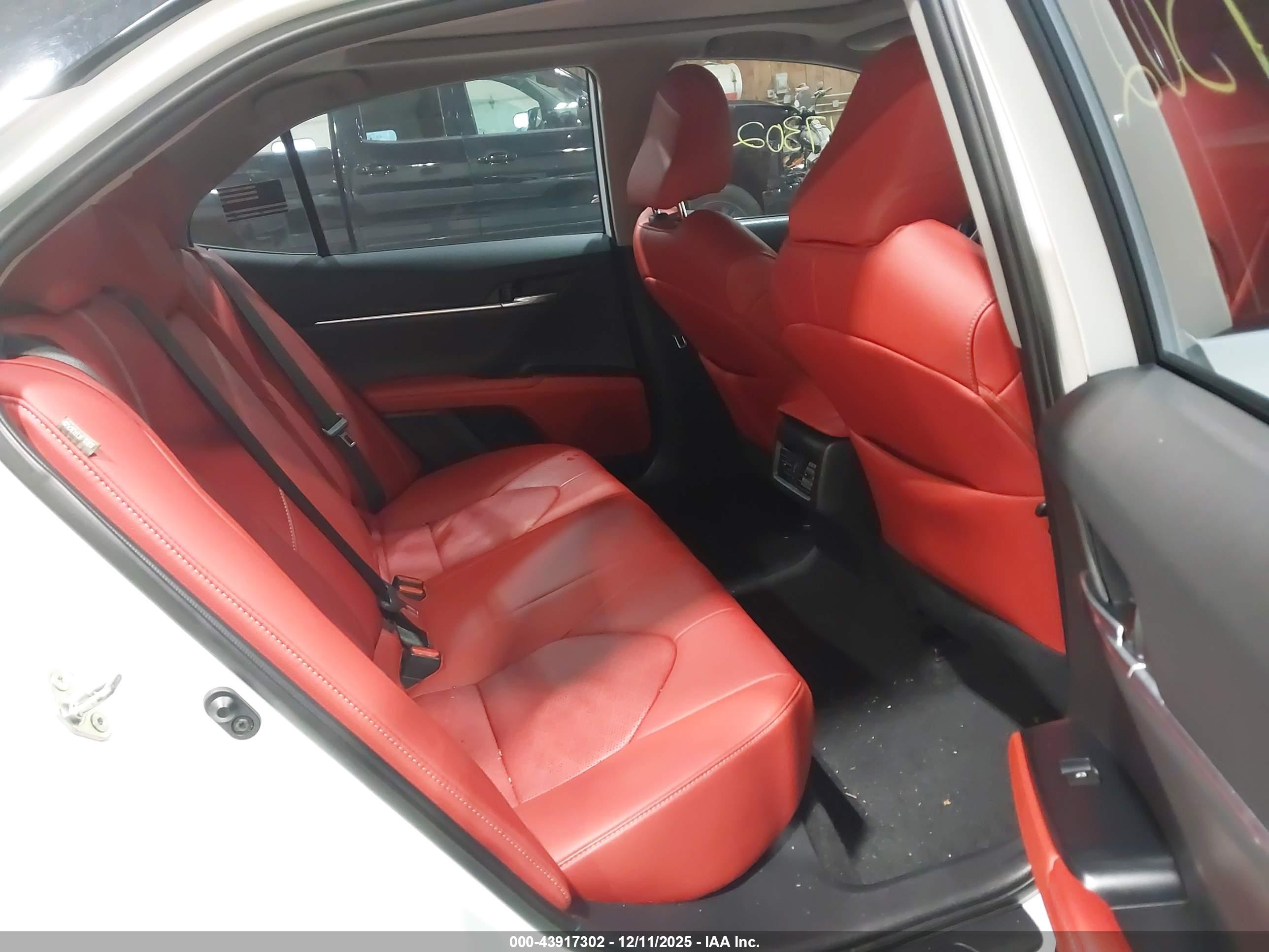 TOYOTA CAMRY image 8