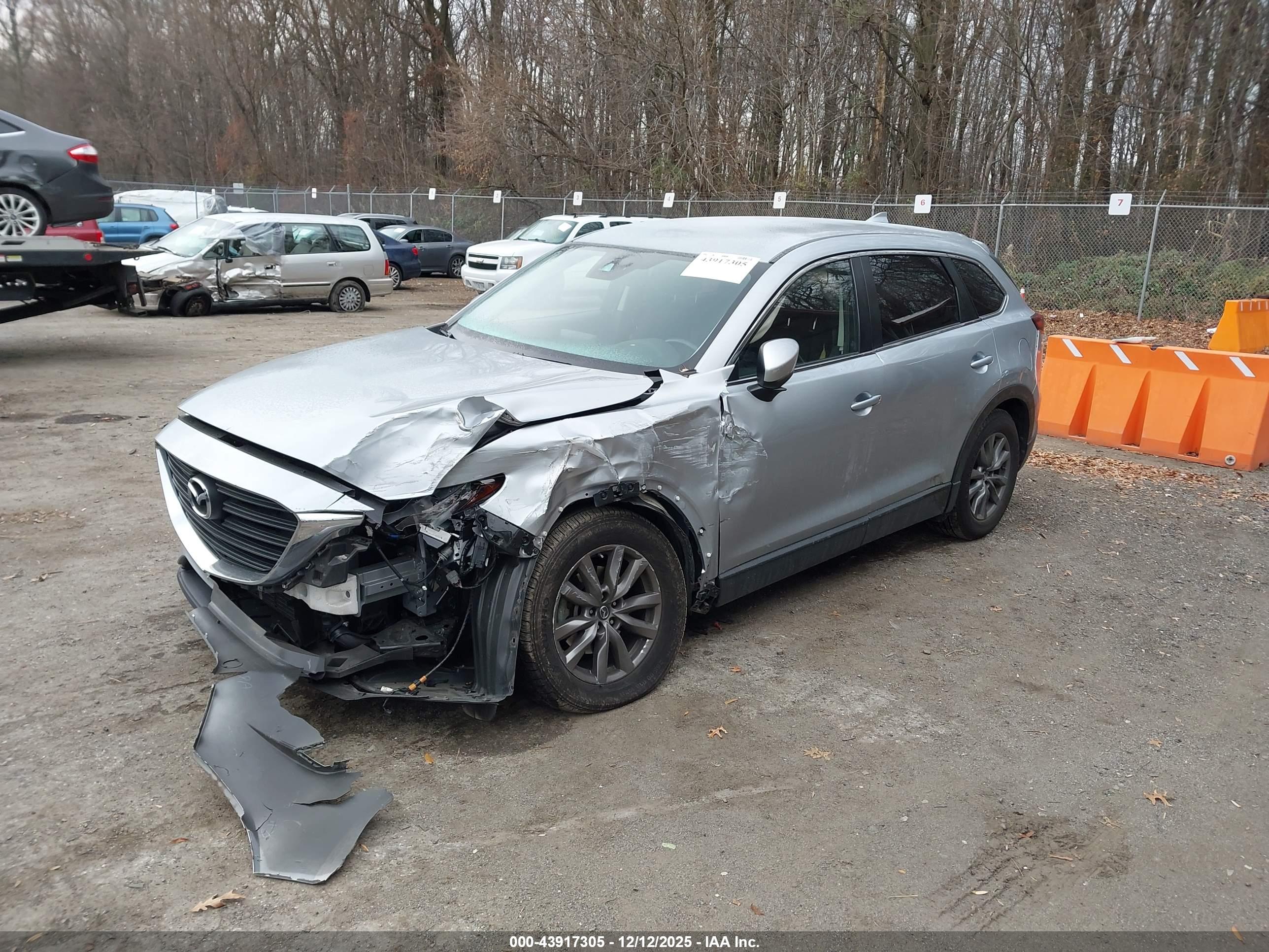 MAZDA CX-9 image 2