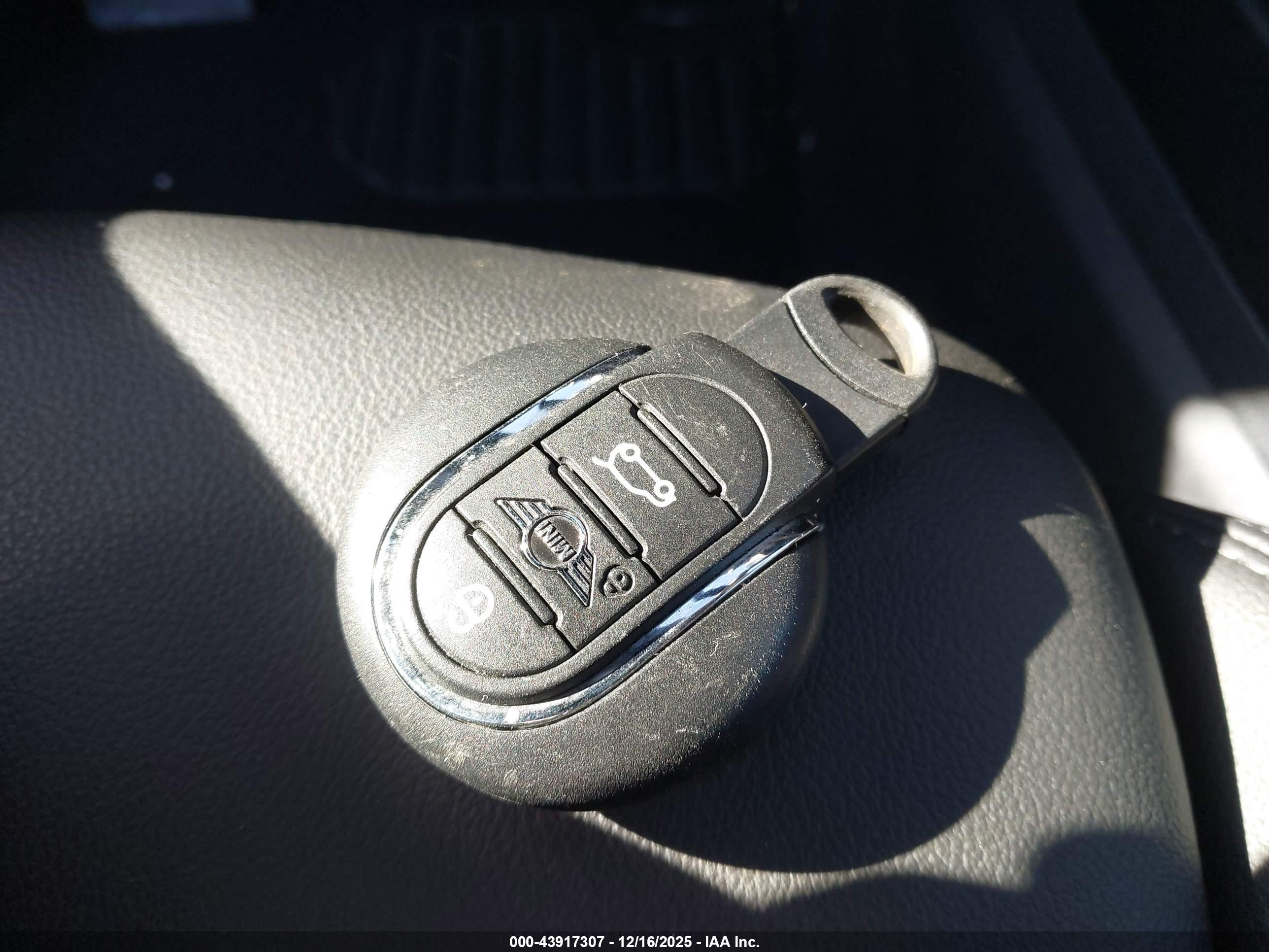 MINI COUNTRYMAN image 11