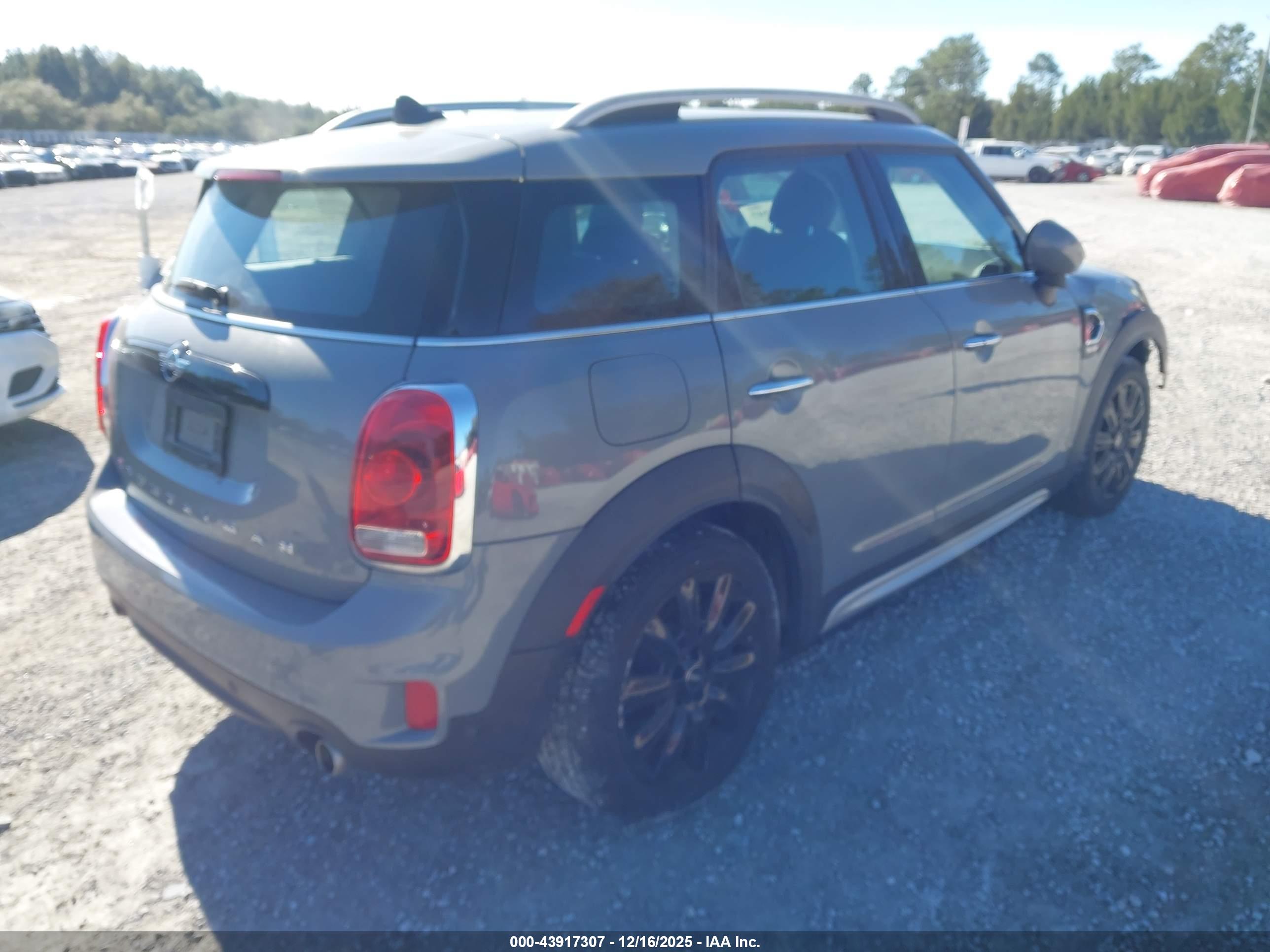 MINI COUNTRYMAN image 4