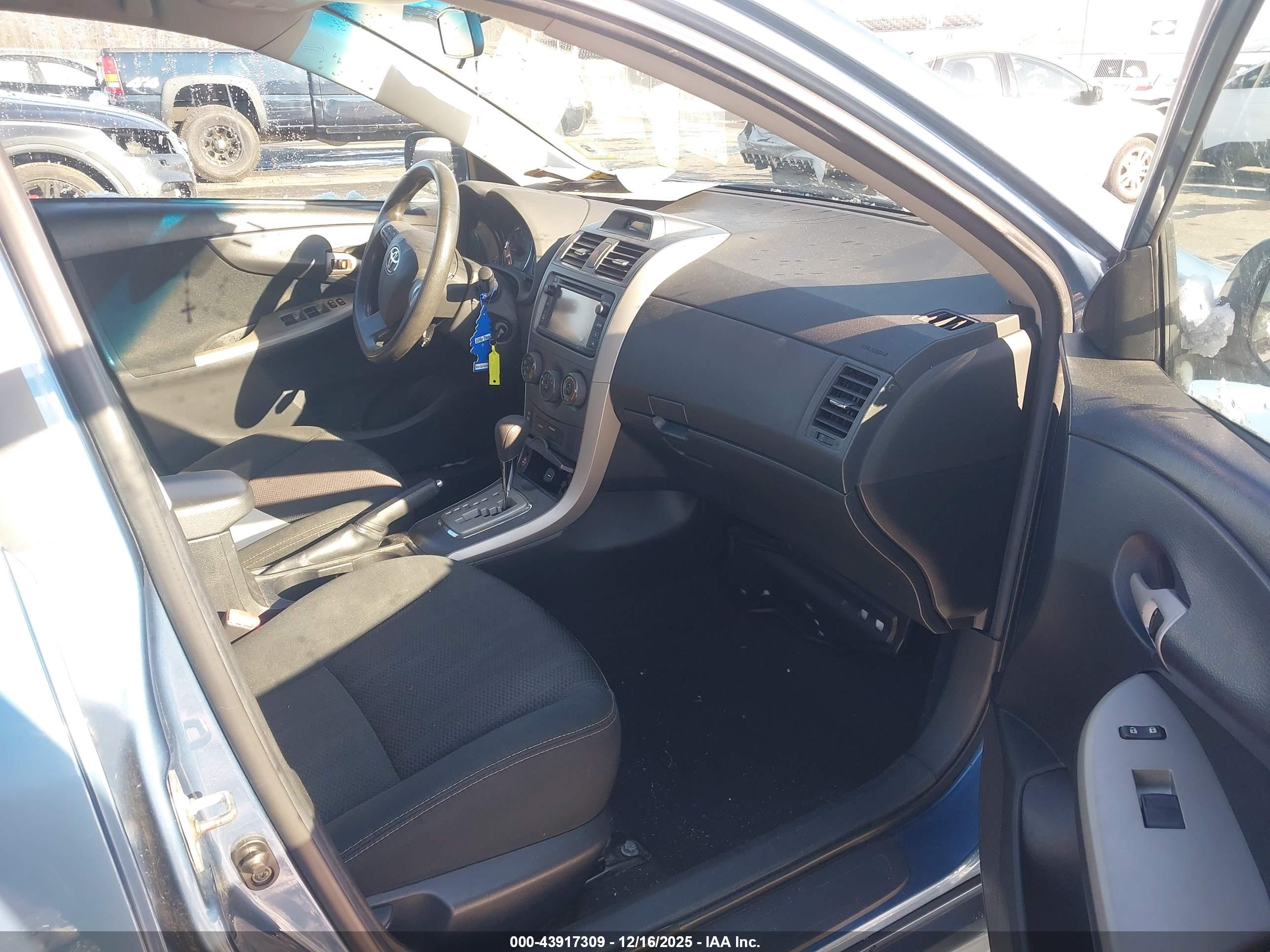 TOYOTA COROLLA image 5