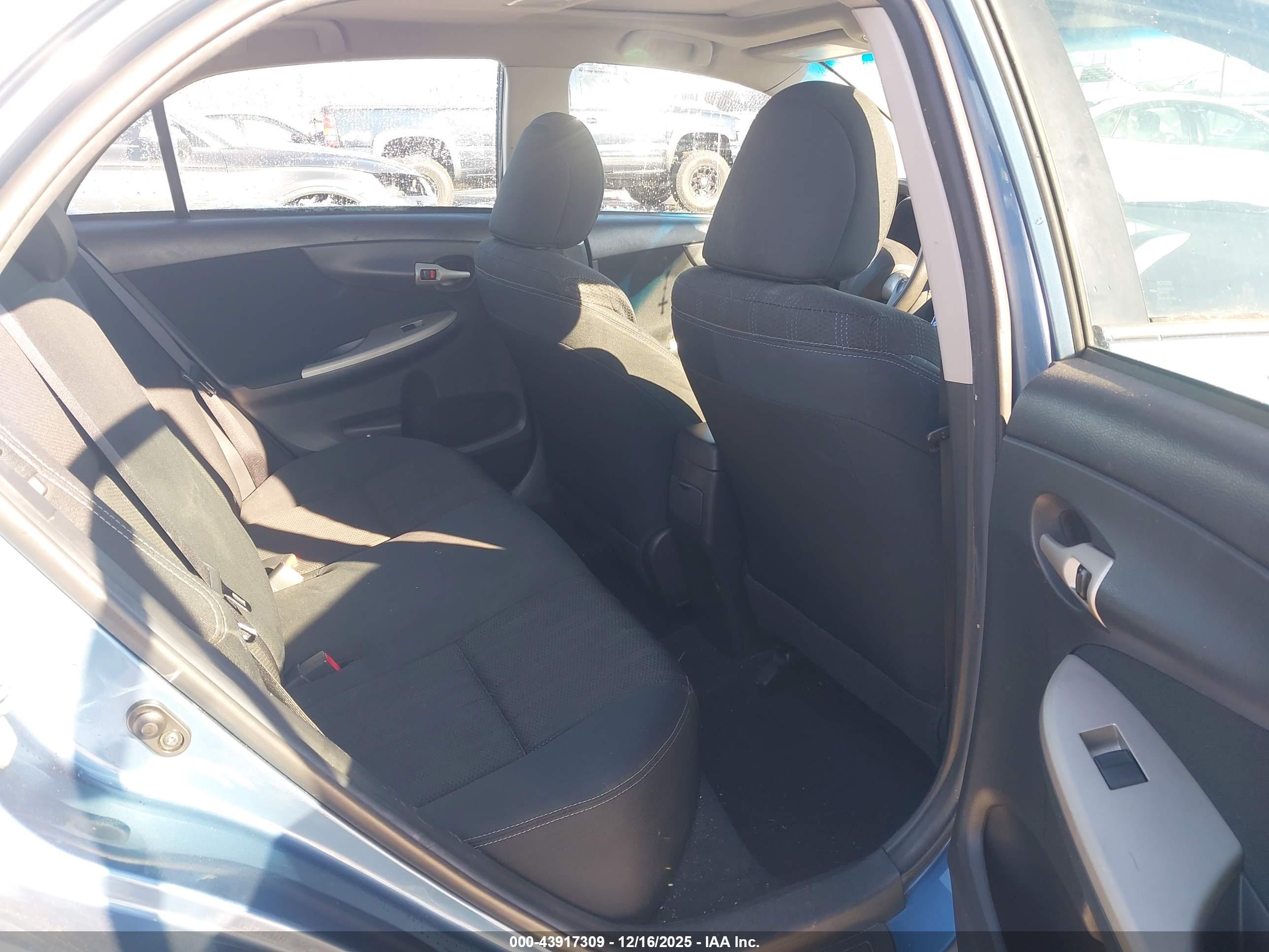 TOYOTA COROLLA image 8