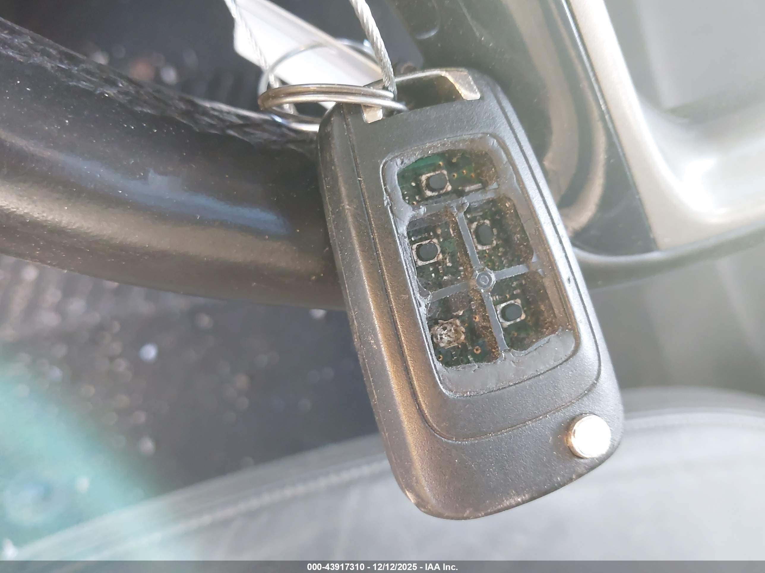BUICK LACROSSE image 11