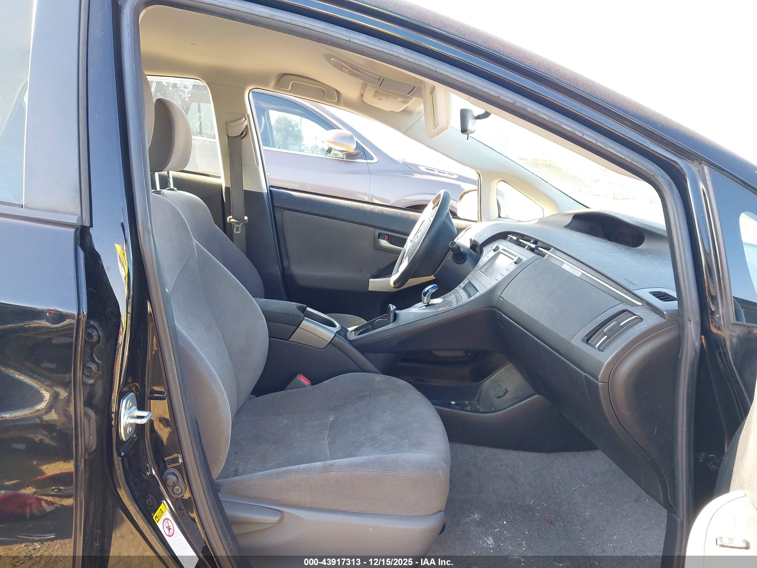 TOYOTA PRIUS image 5