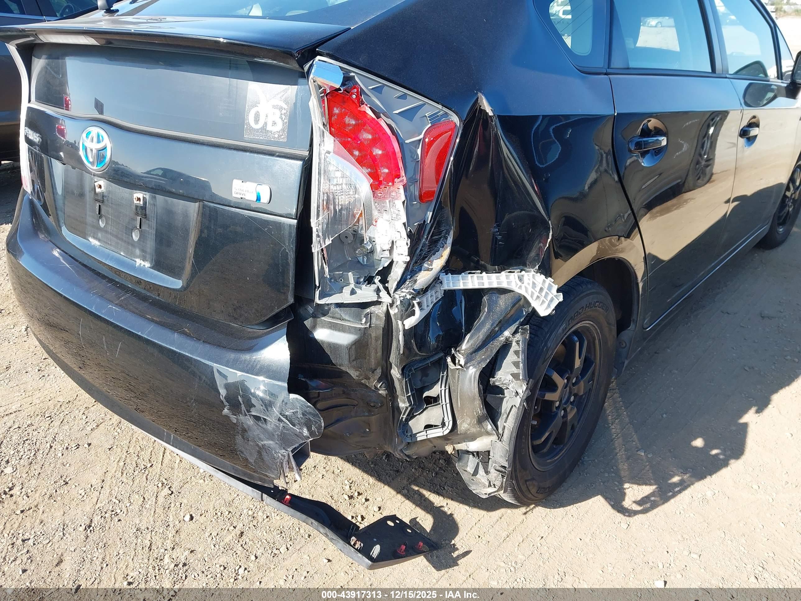 TOYOTA PRIUS image 6