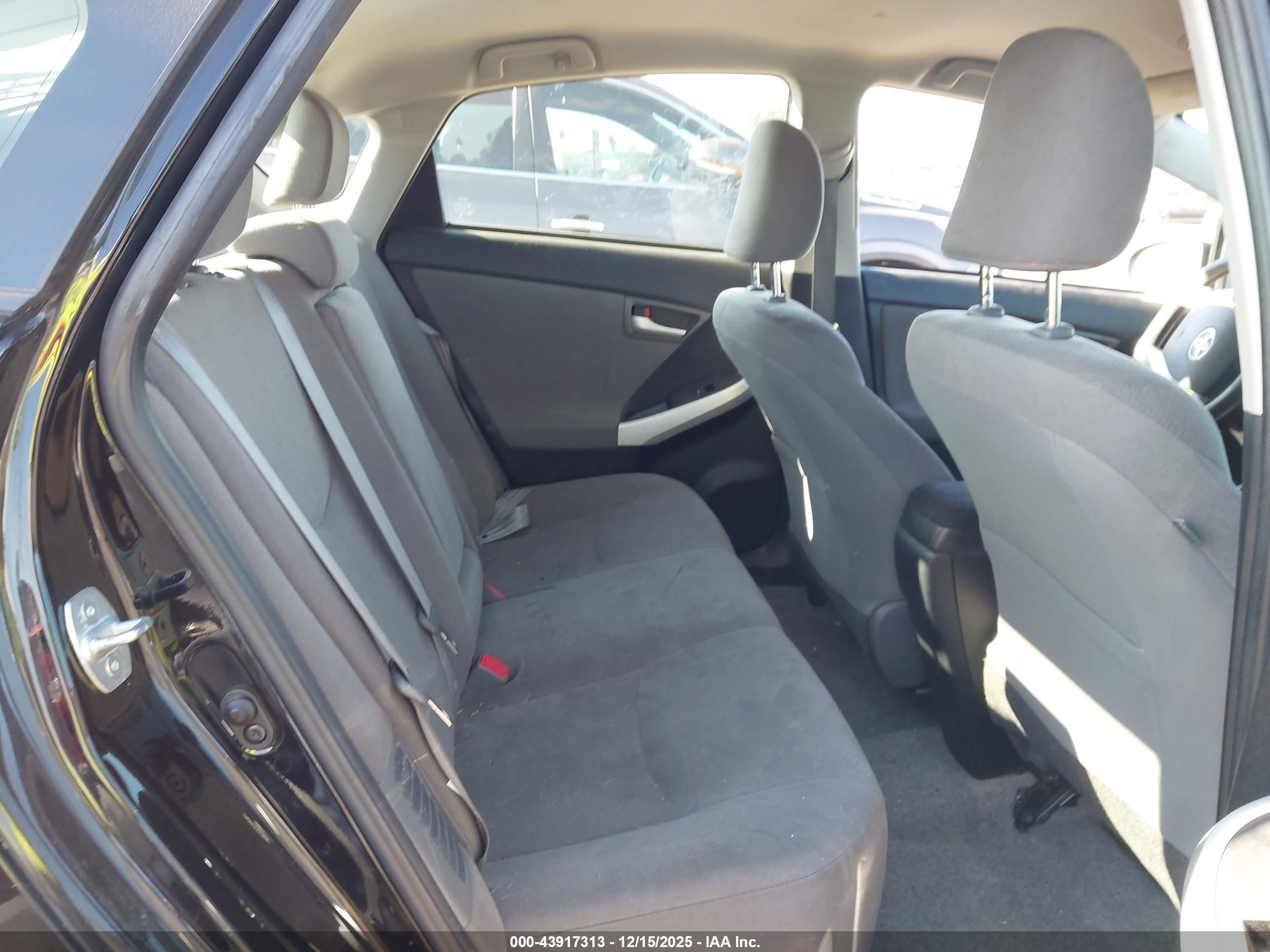 TOYOTA PRIUS image 8