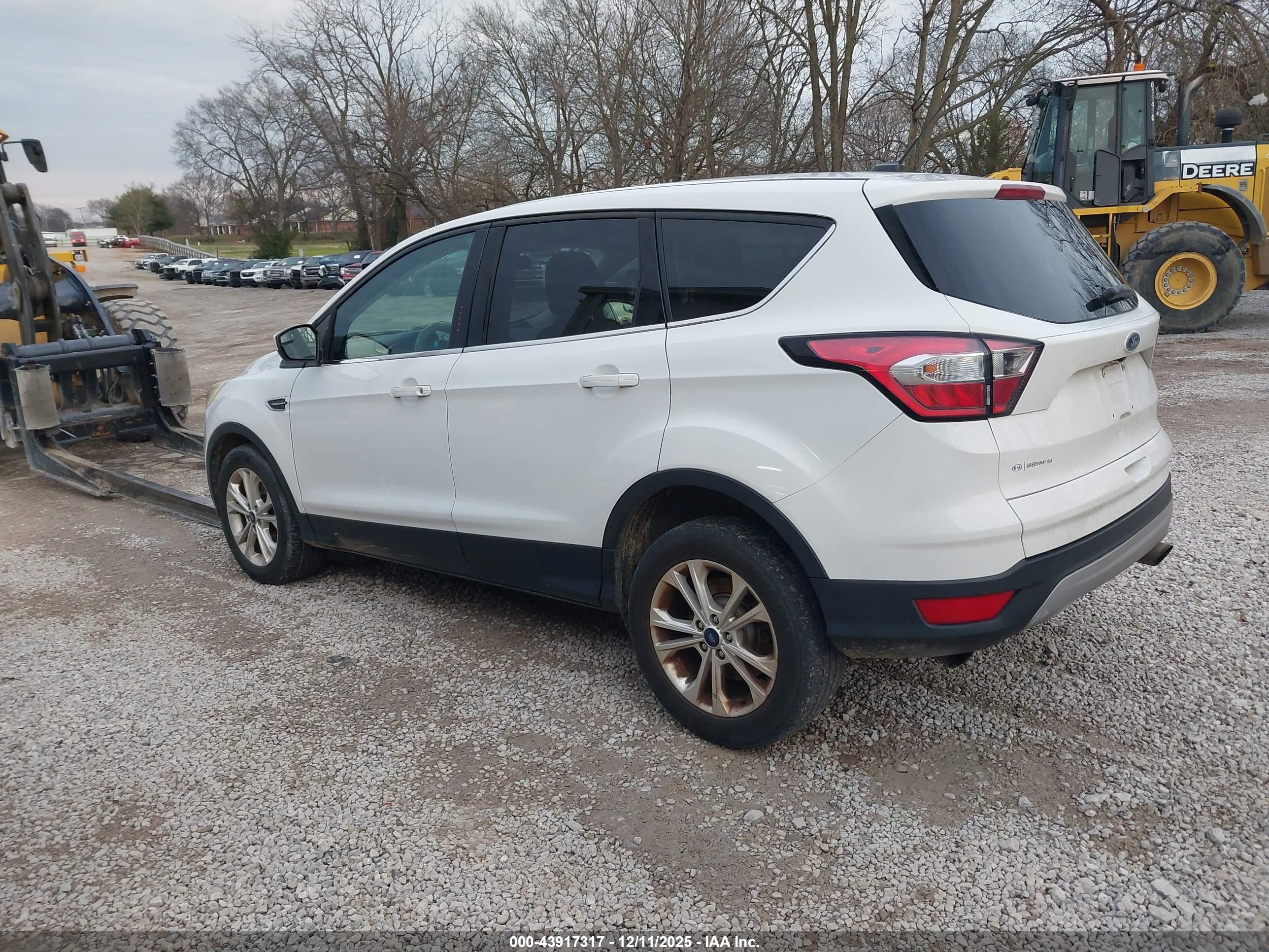 FORD ESCAPE image 3
