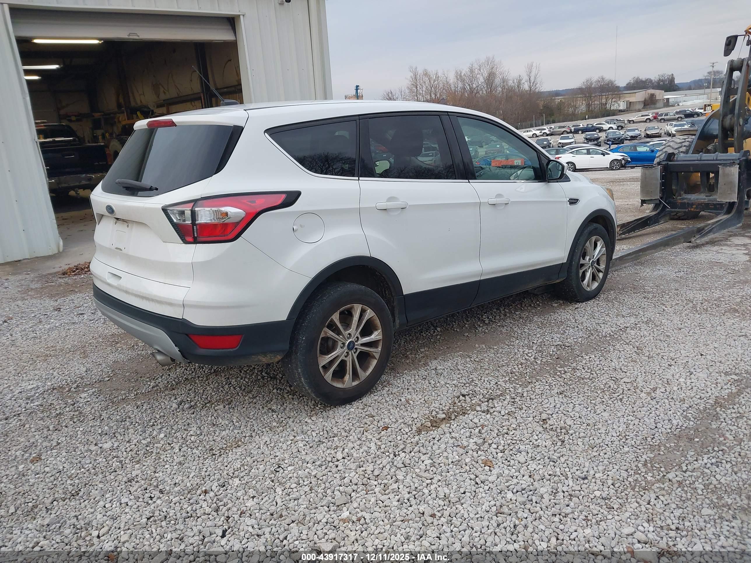 FORD ESCAPE image 4
