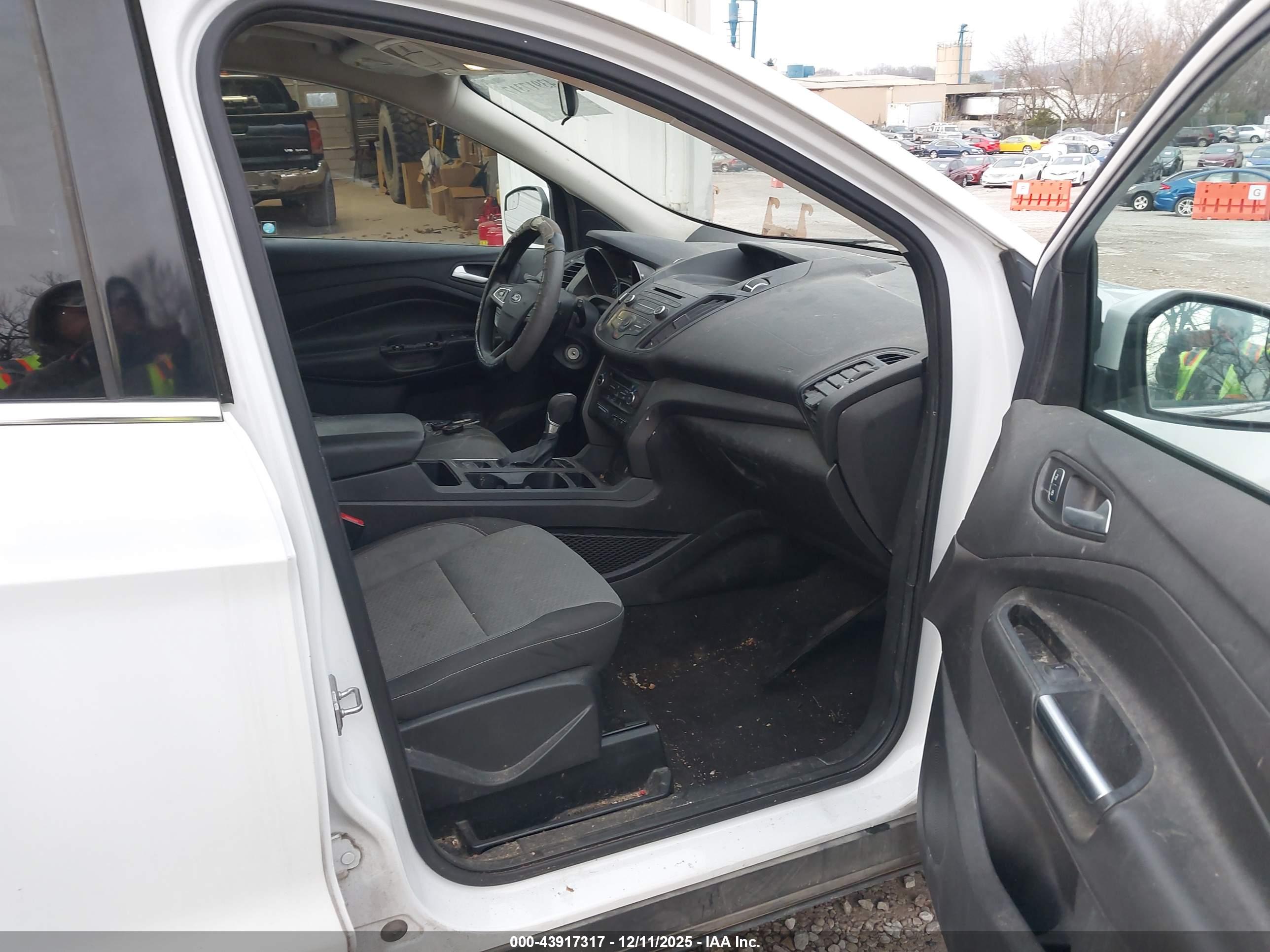 FORD ESCAPE image 5