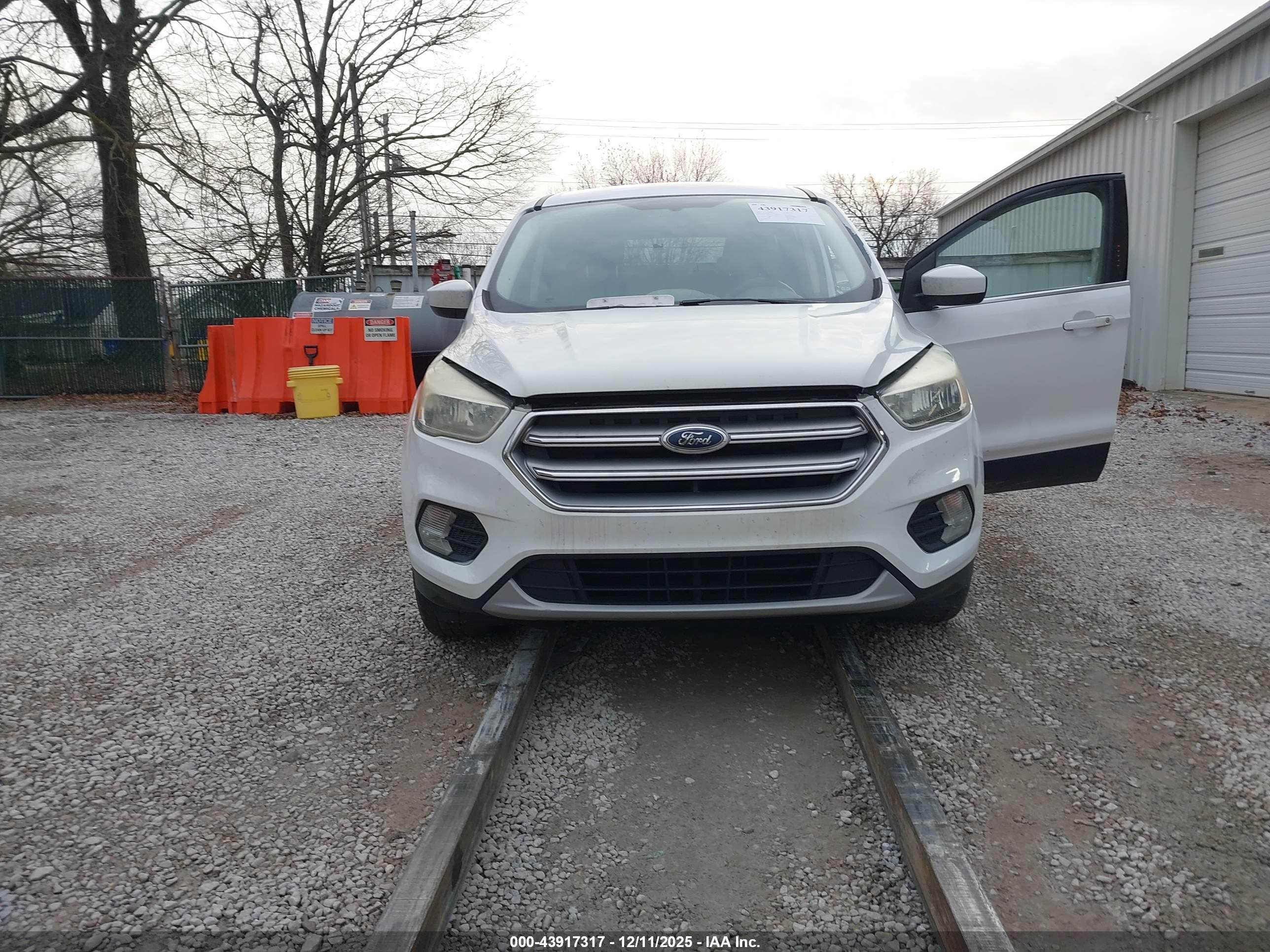 FORD ESCAPE image 6