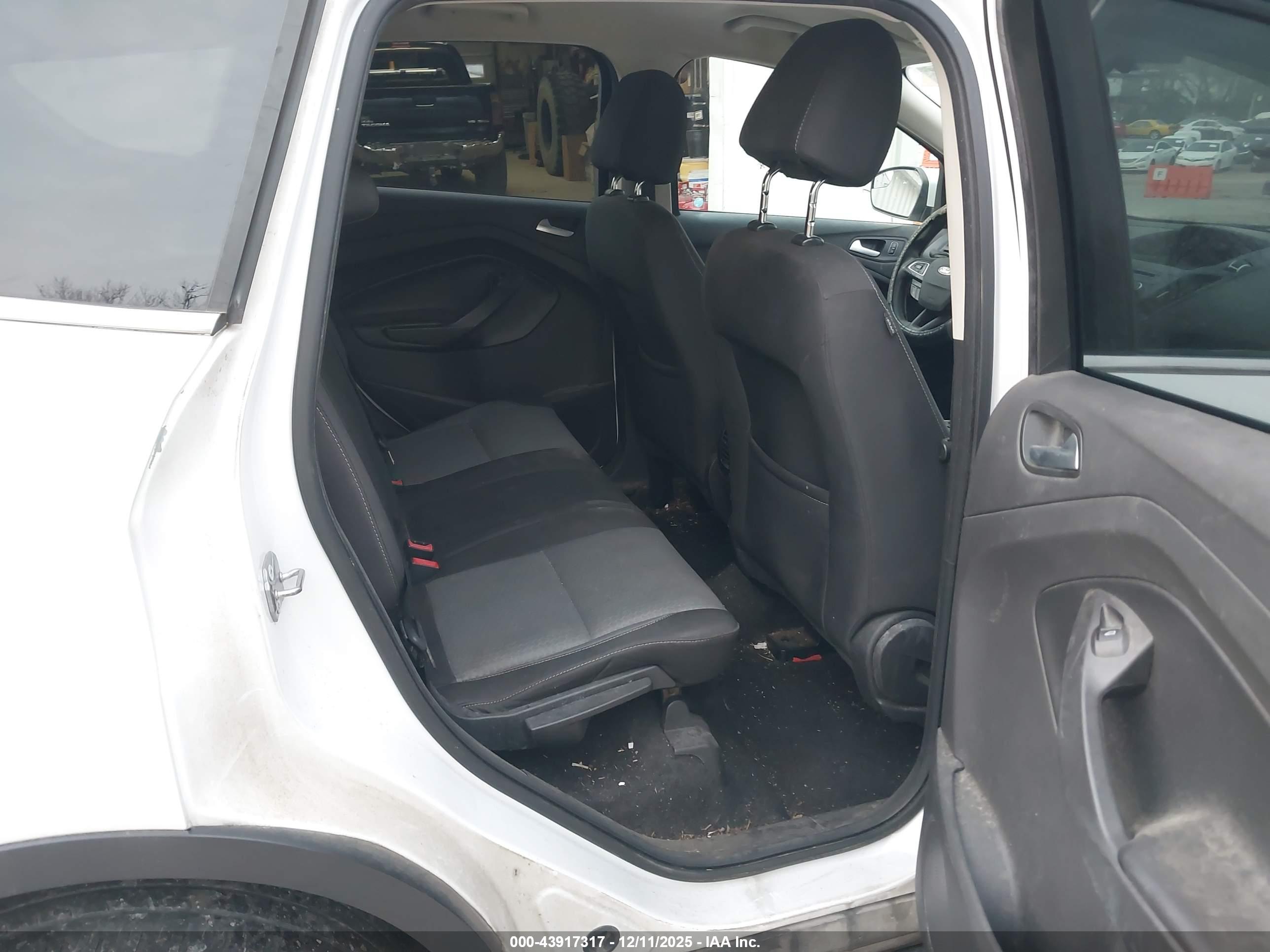 FORD ESCAPE image 8