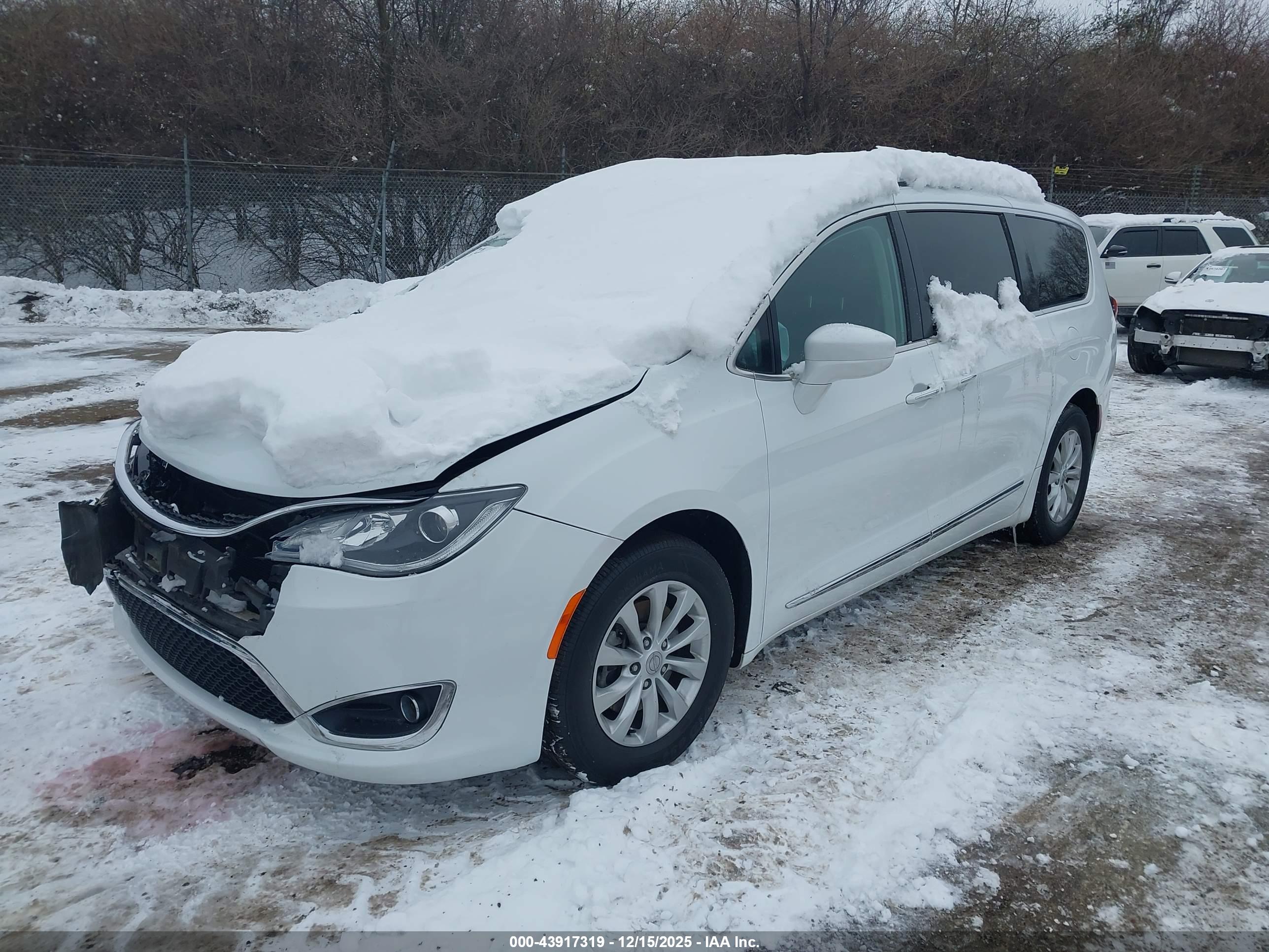 CHRYSLER PACIFICA image 2