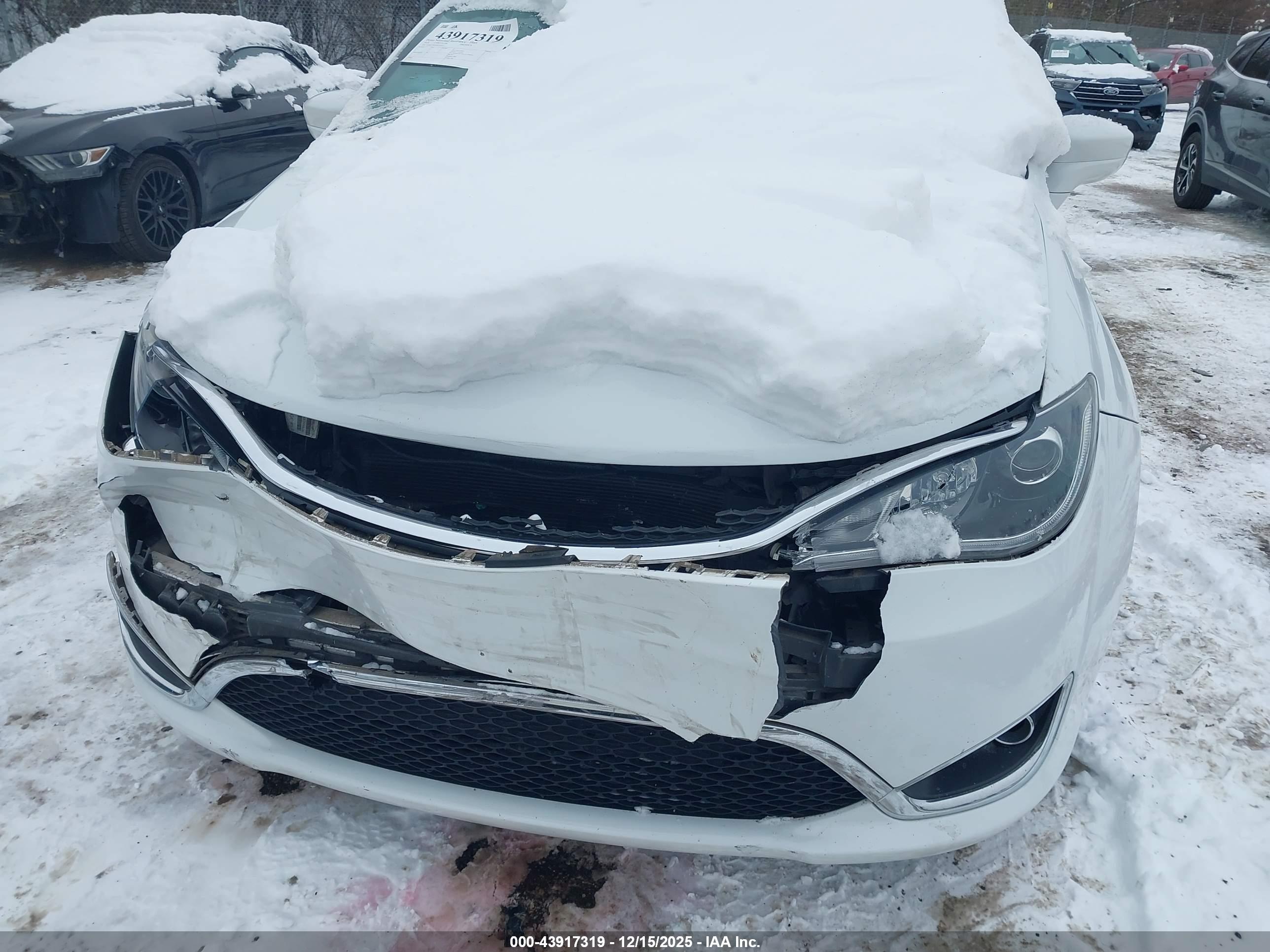 CHRYSLER PACIFICA image 6