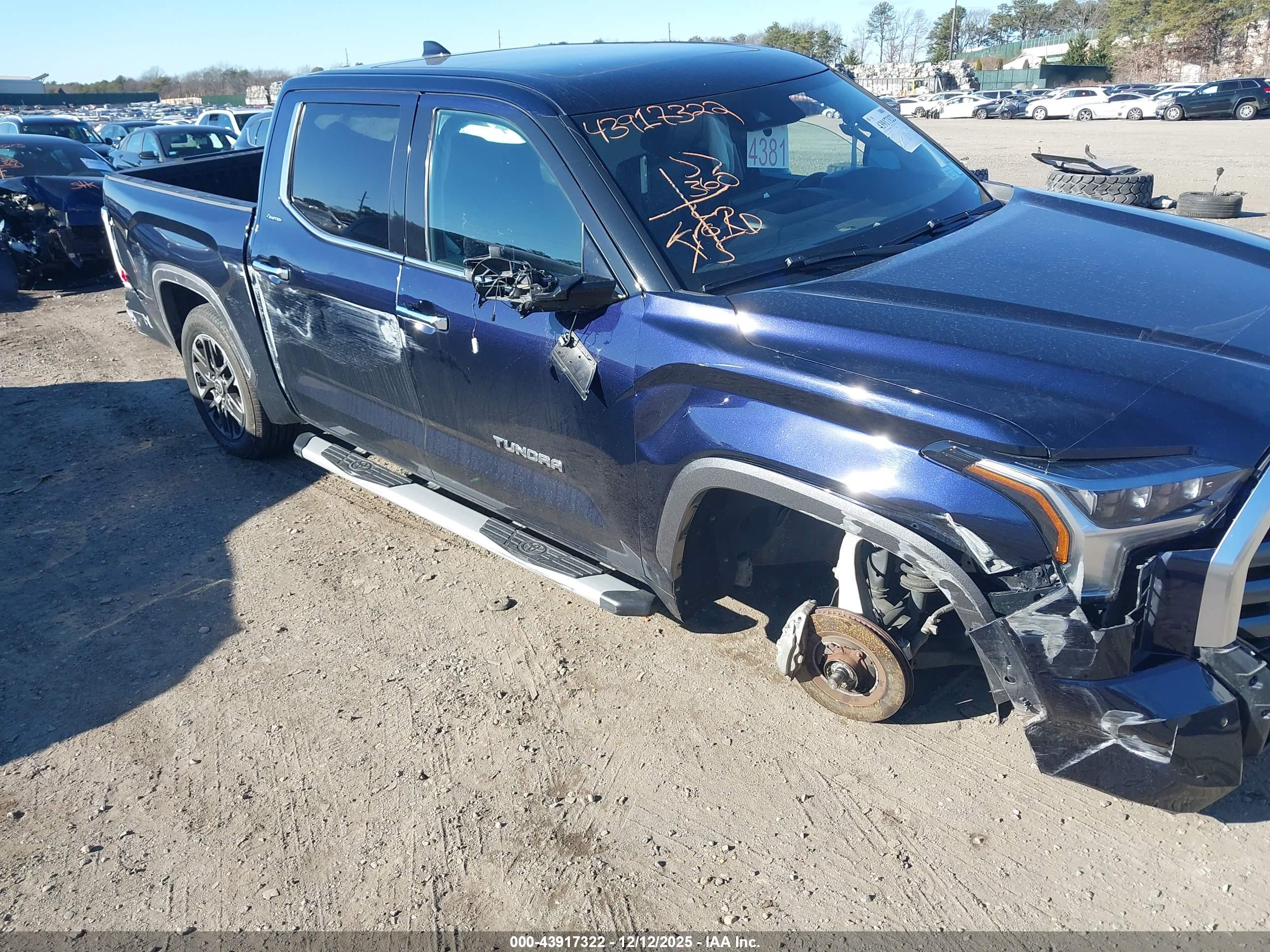 TOYOTA TUNDRA image 6