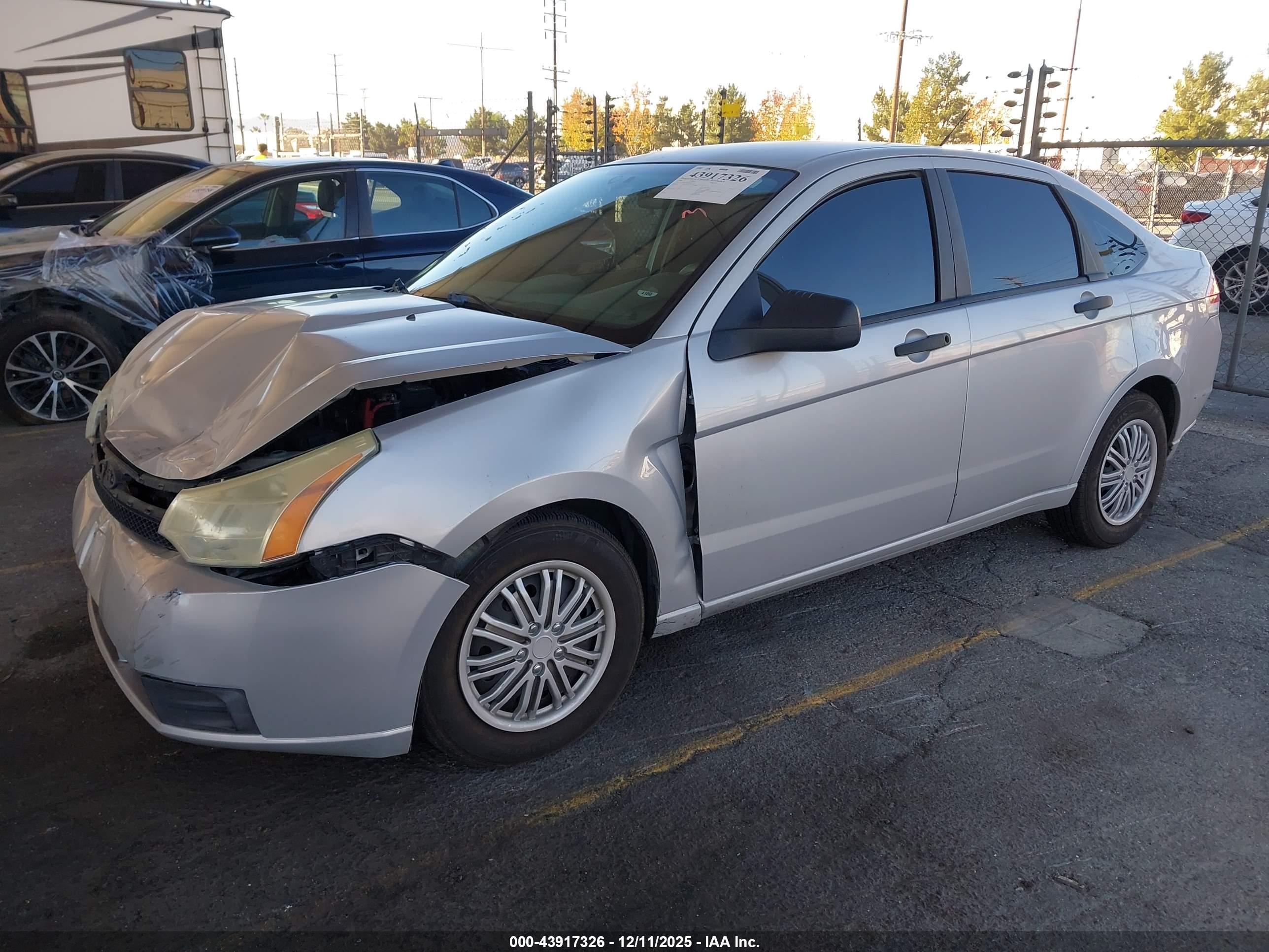 FORD FOCUS image 2