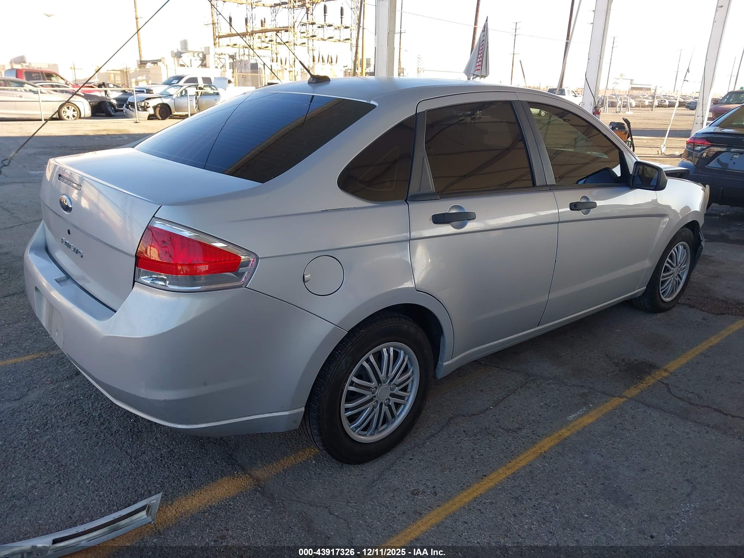 FORD FOCUS image 4