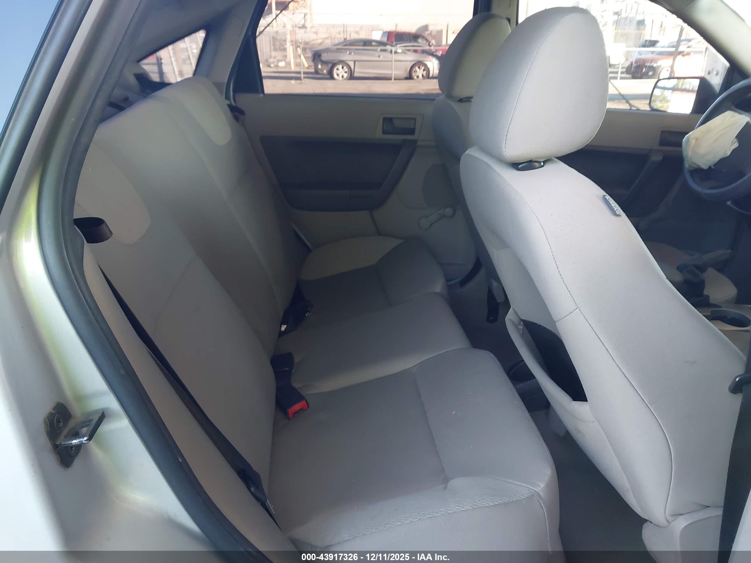 FORD FOCUS image 8