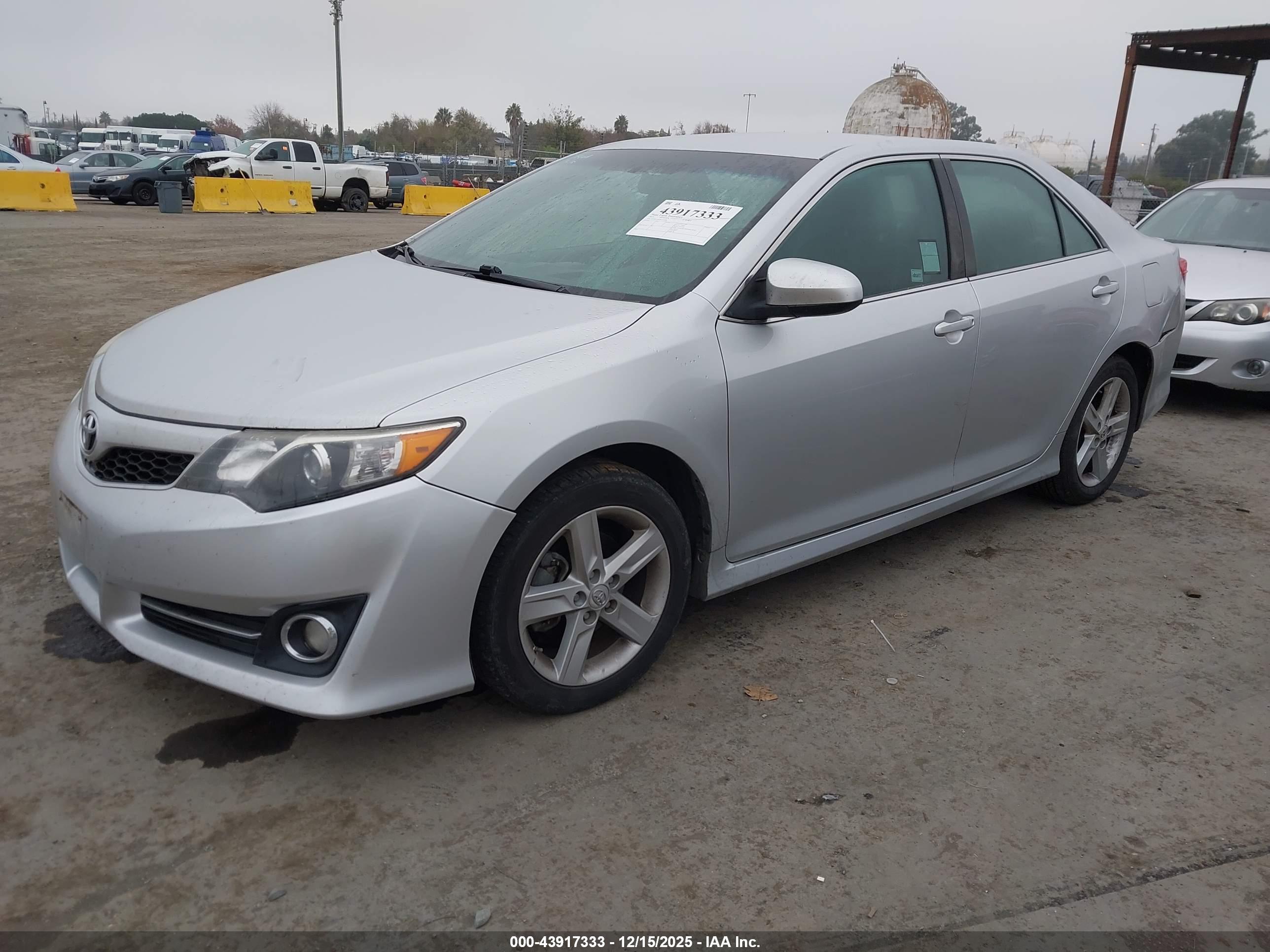 TOYOTA CAMRY image 2