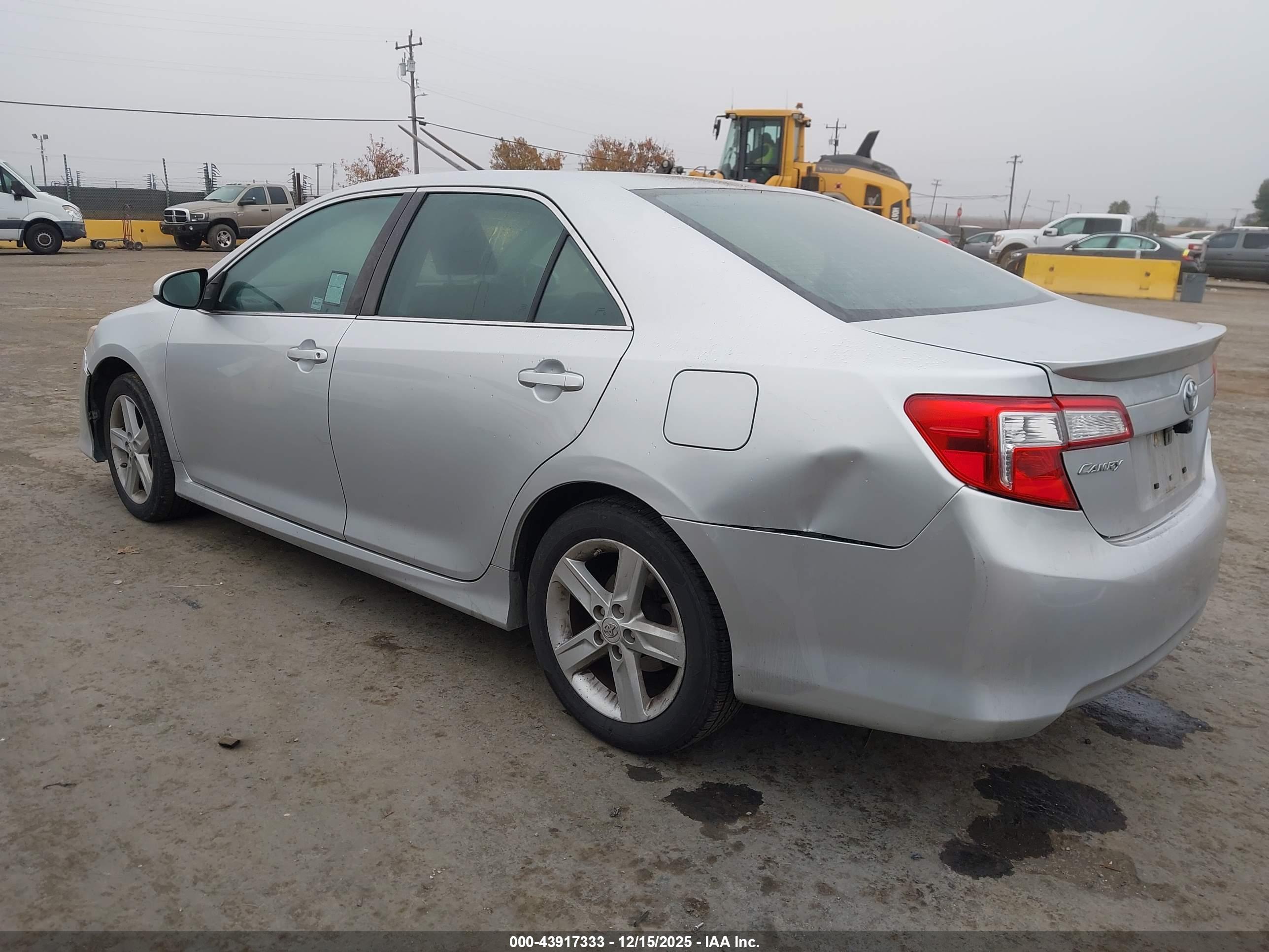 TOYOTA CAMRY image 3