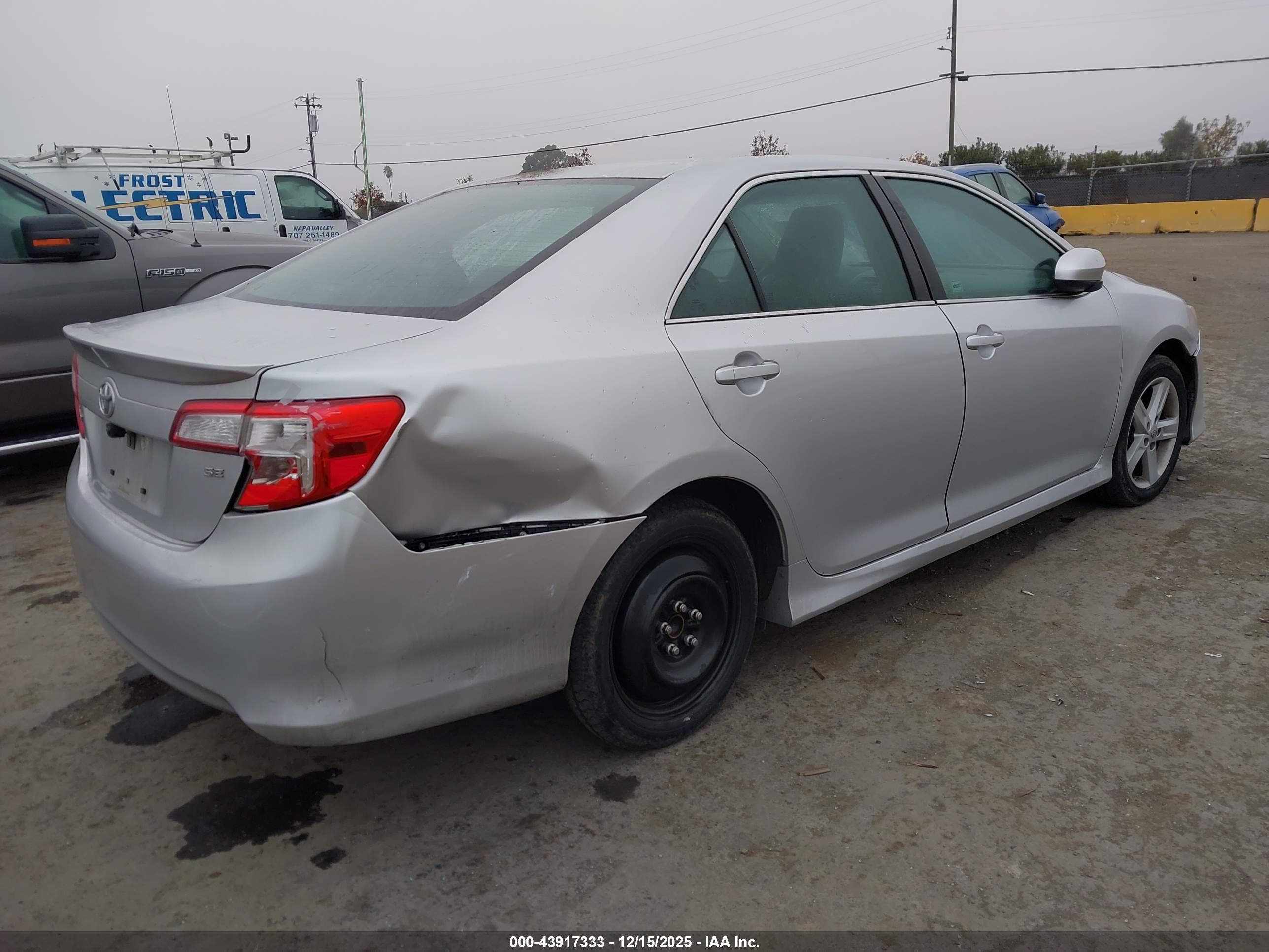 TOYOTA CAMRY image 4