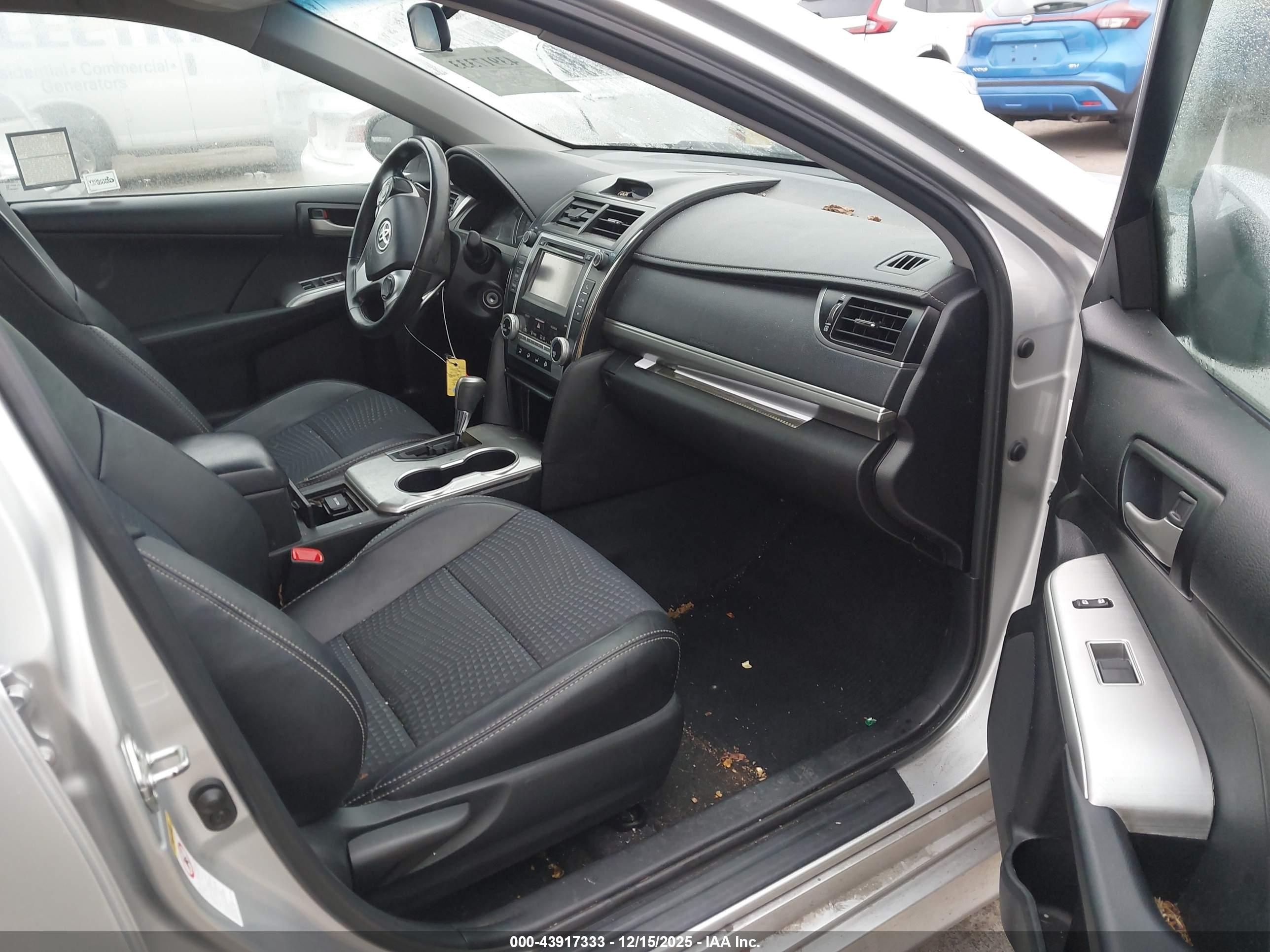 TOYOTA CAMRY image 5