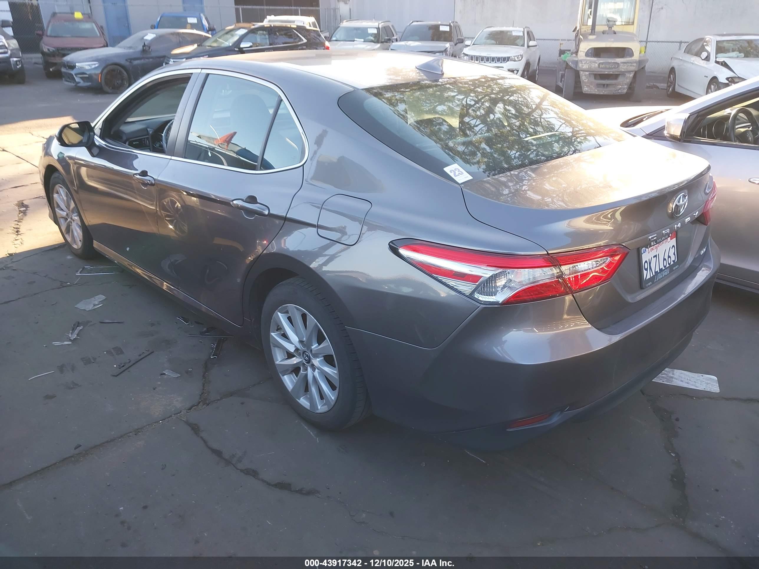 TOYOTA CAMRY image 3