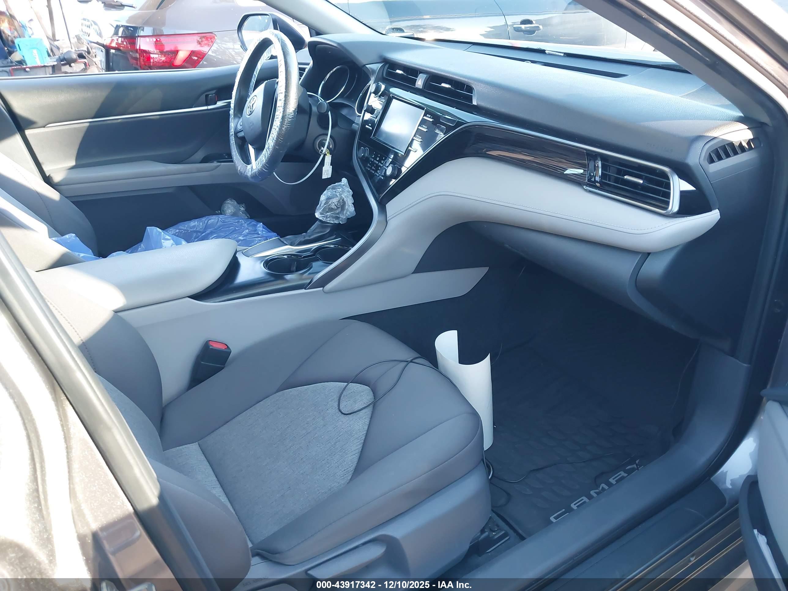 TOYOTA CAMRY image 5