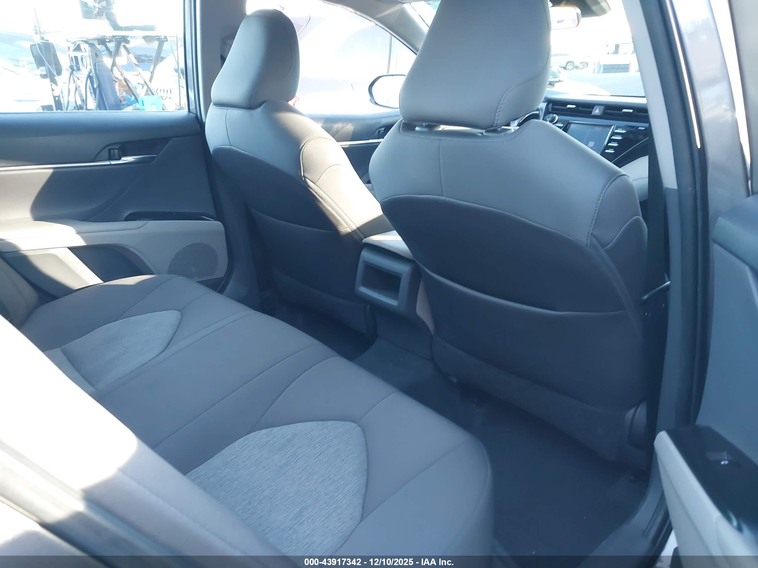 TOYOTA CAMRY image 8