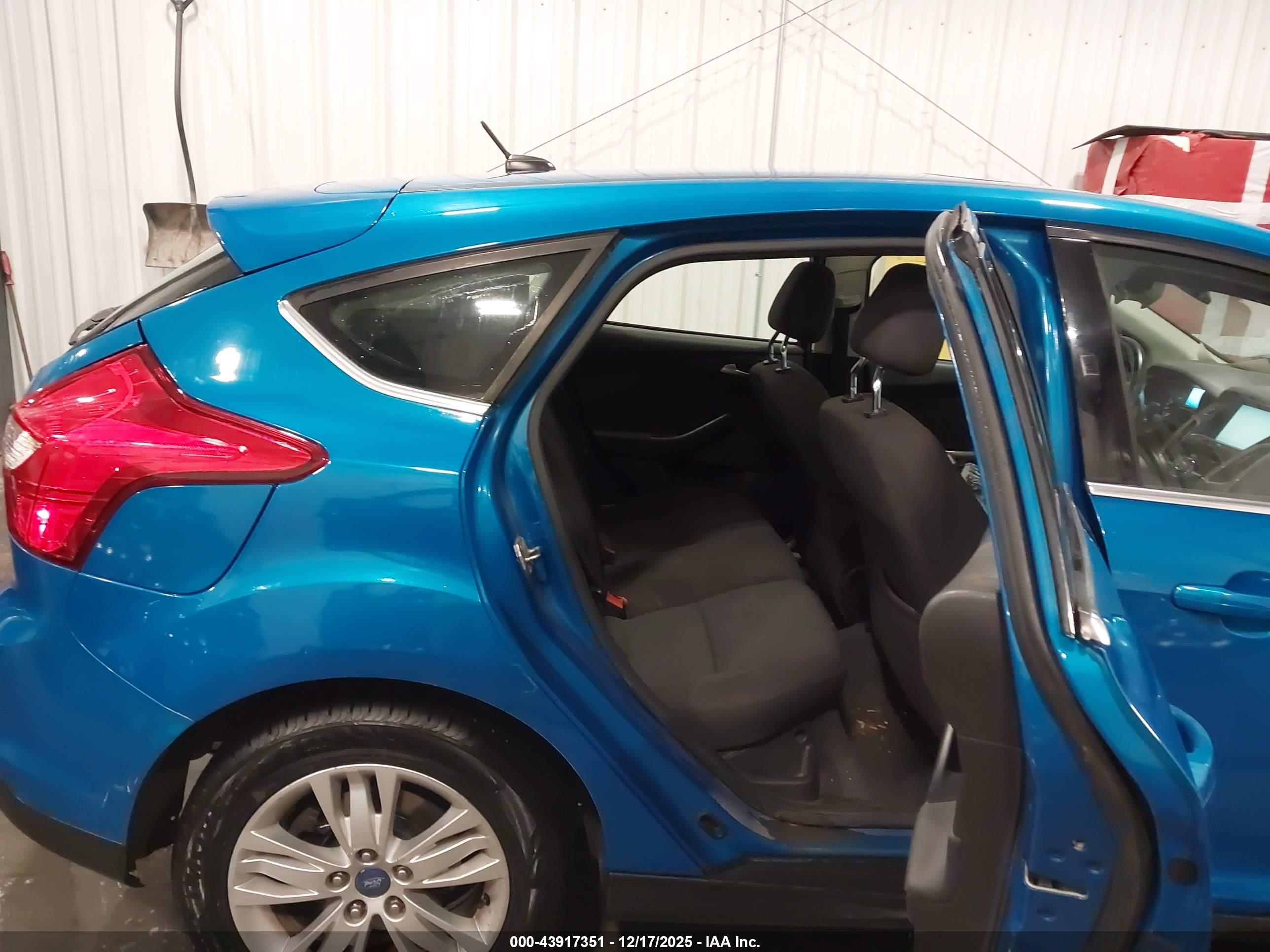 FORD FOCUS image 8
