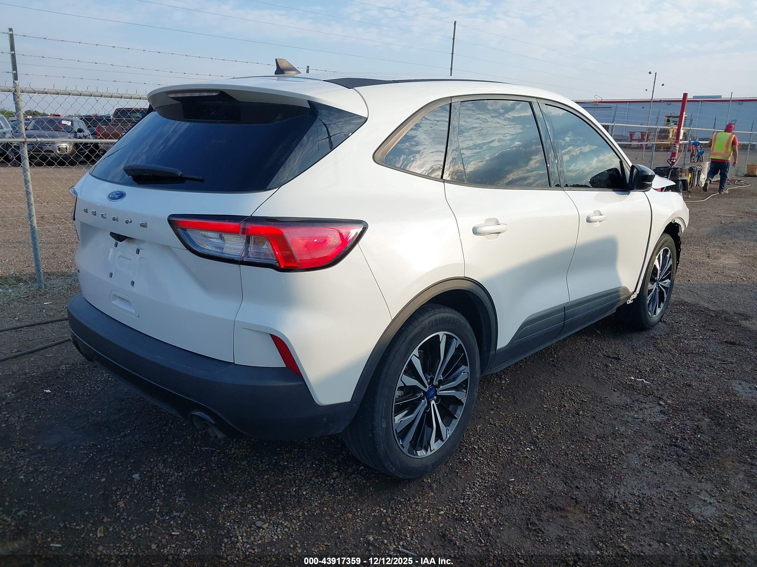 FORD ESCAPE image 4
