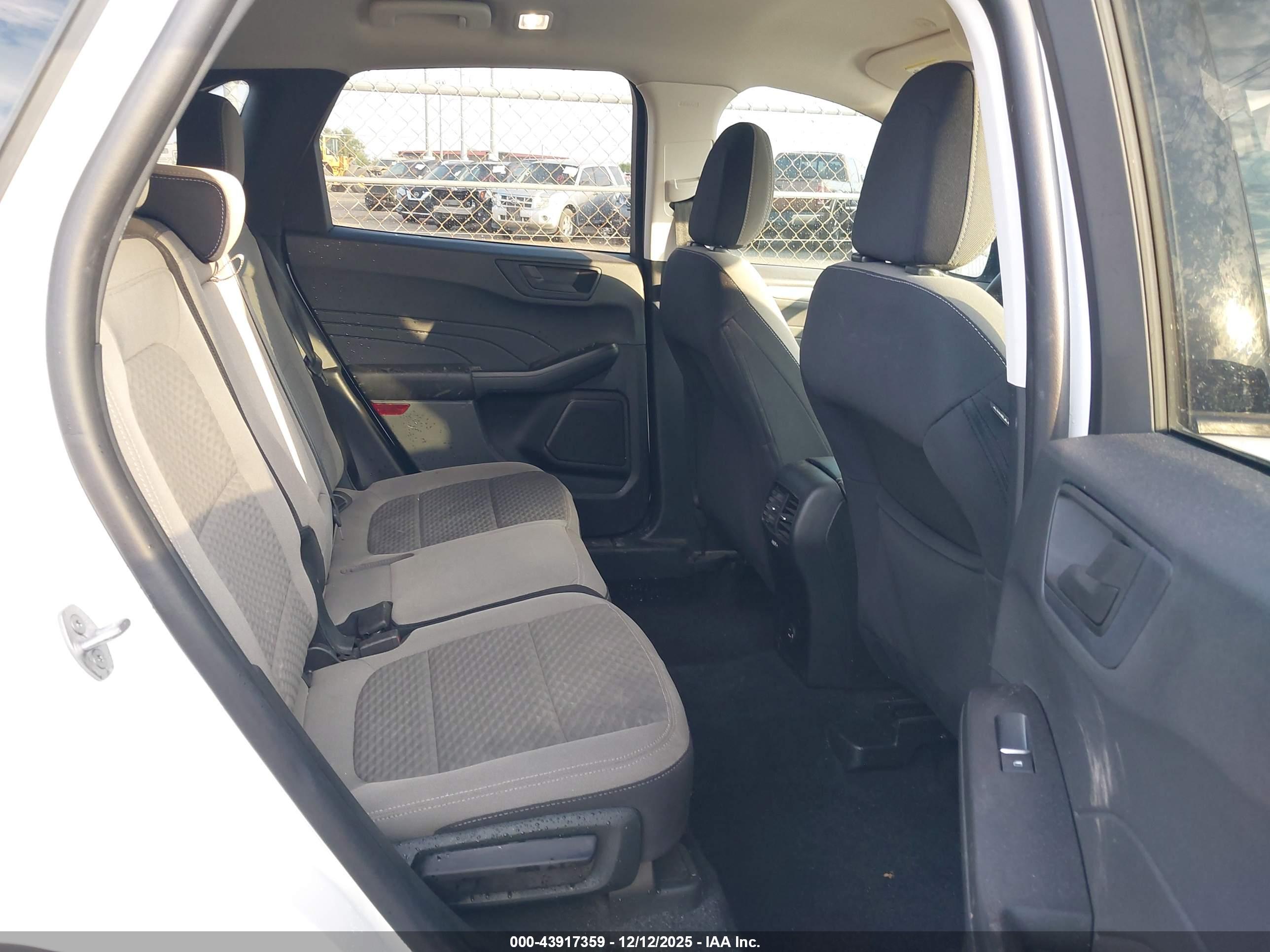 FORD ESCAPE image 8