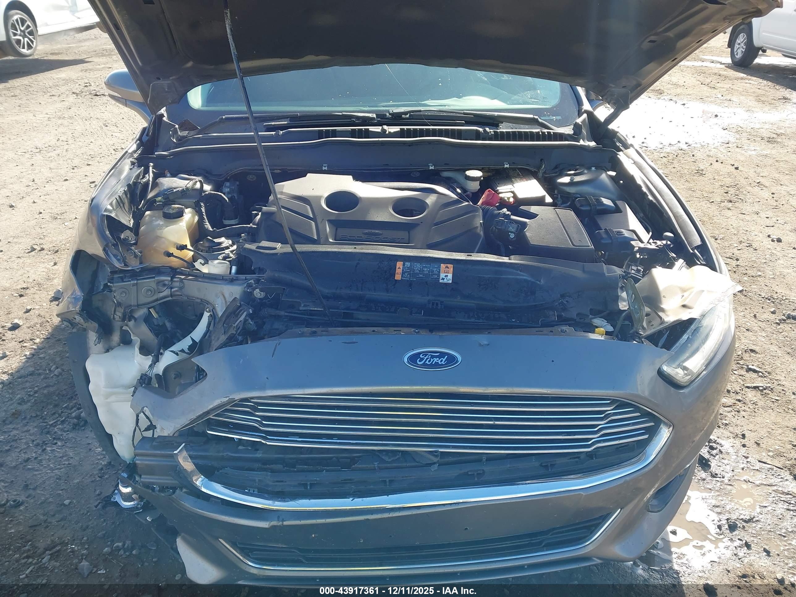 FORD FUSION image 10