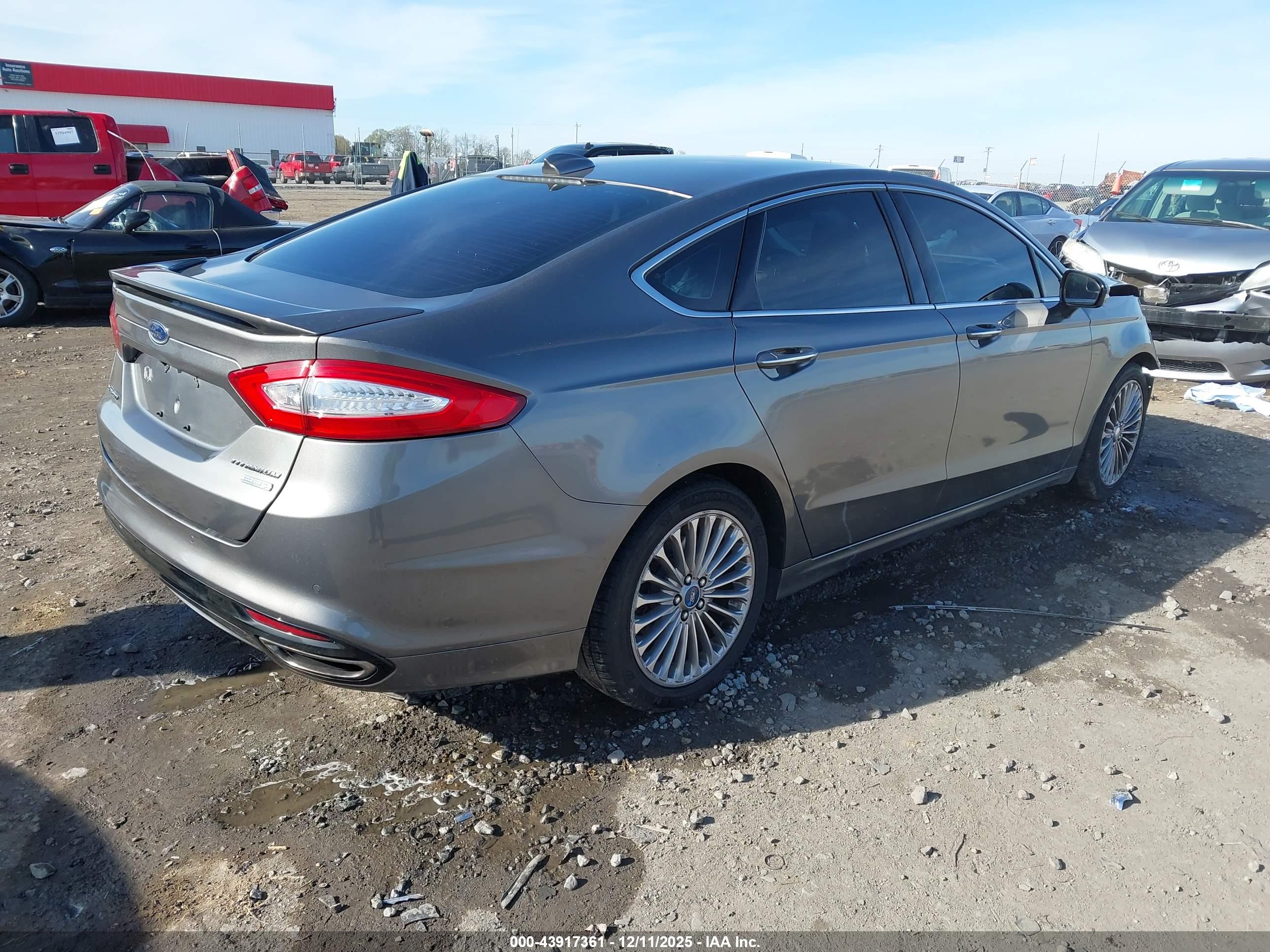 FORD FUSION image 4